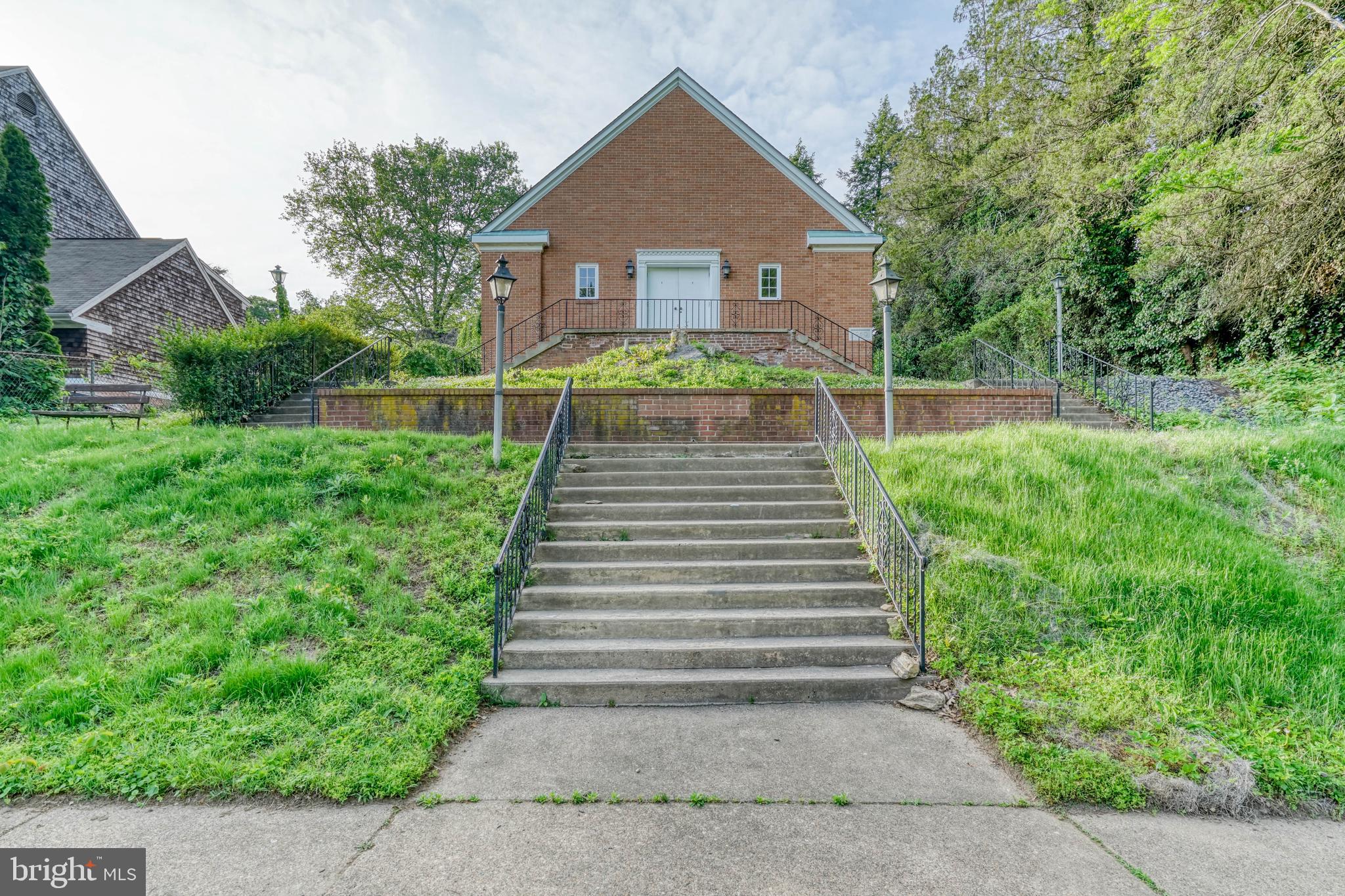 GREEN HILL - Commercial Sale