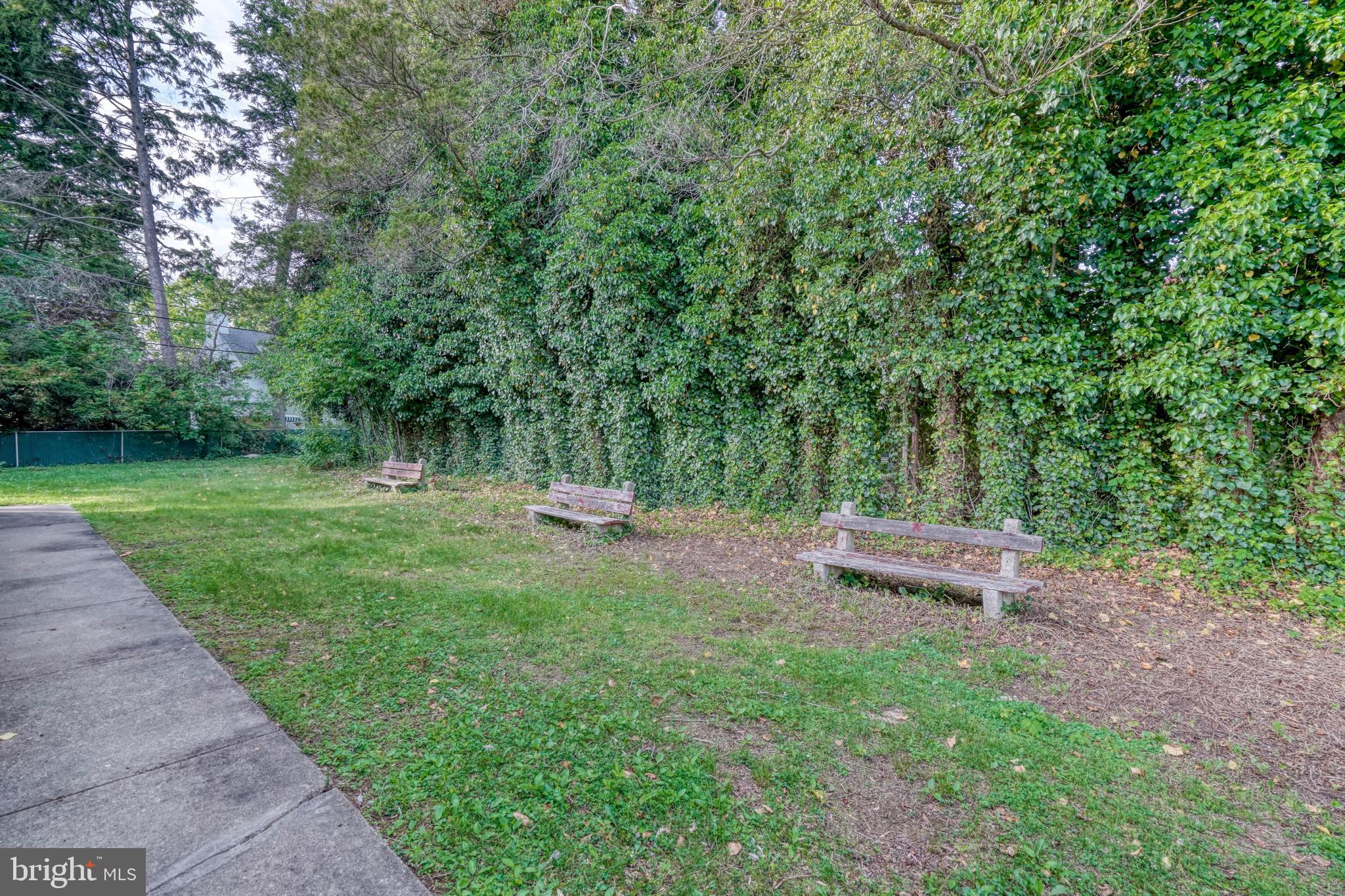 GREEN HILL - Commercial Sale