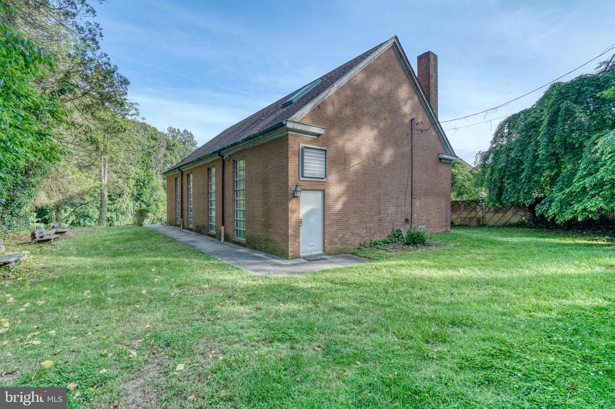 GREEN HILL - Commercial Sale