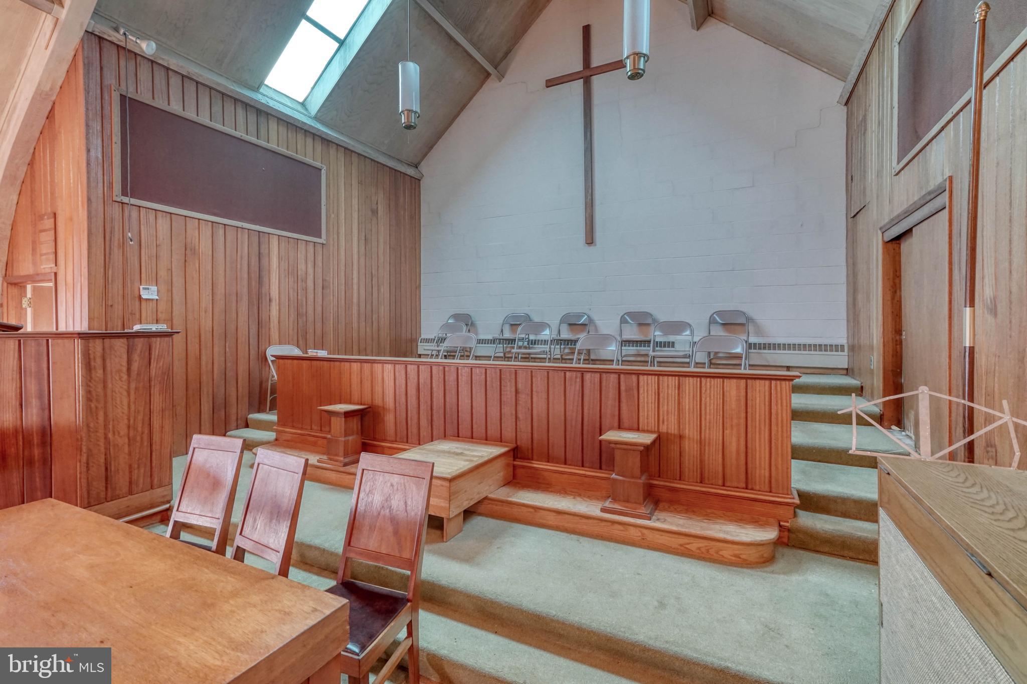 GREEN HILL - Commercial Sale