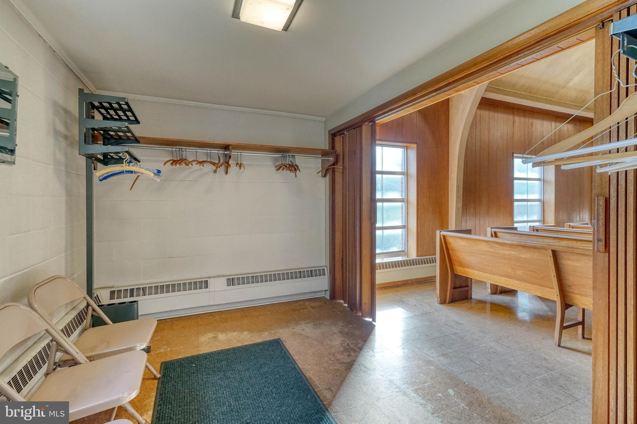 GREEN HILL - Commercial Sale