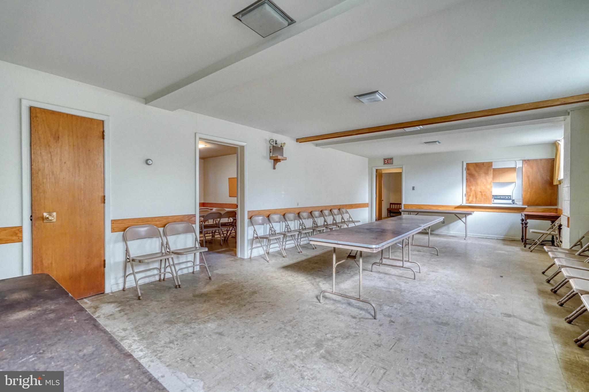 GREEN HILL - Commercial Sale