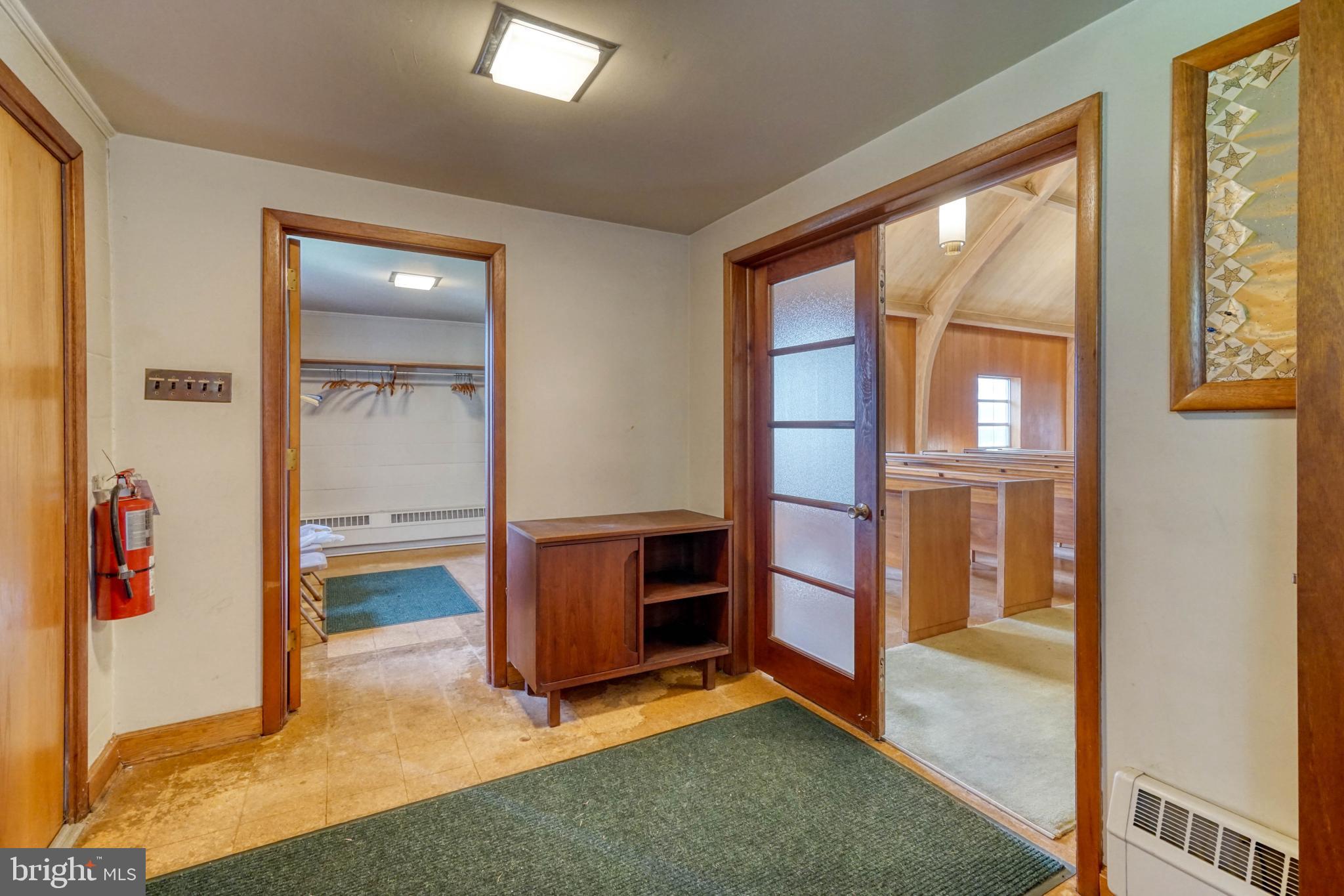 GREEN HILL - Commercial Sale