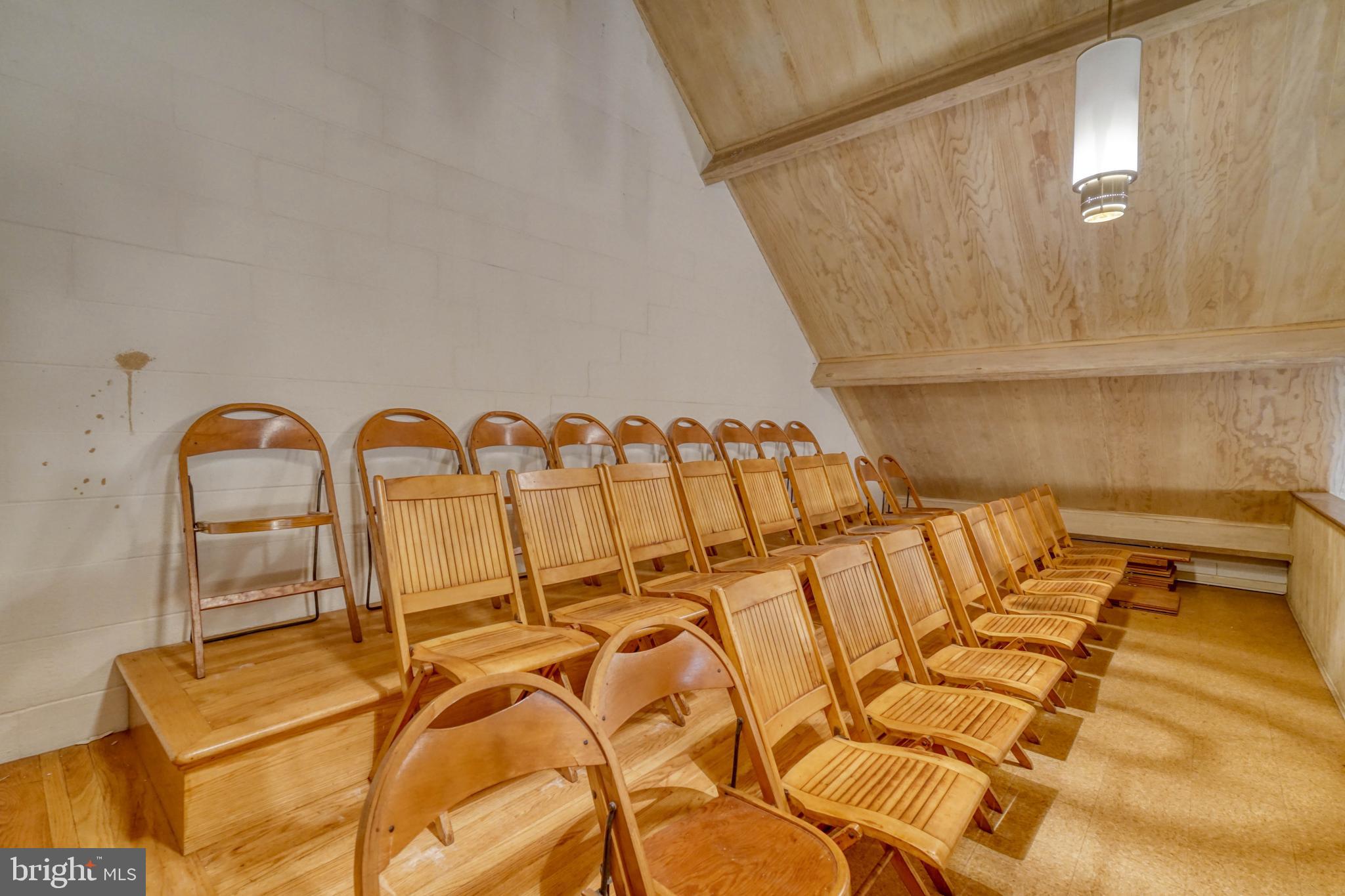 GREEN HILL - Commercial Sale