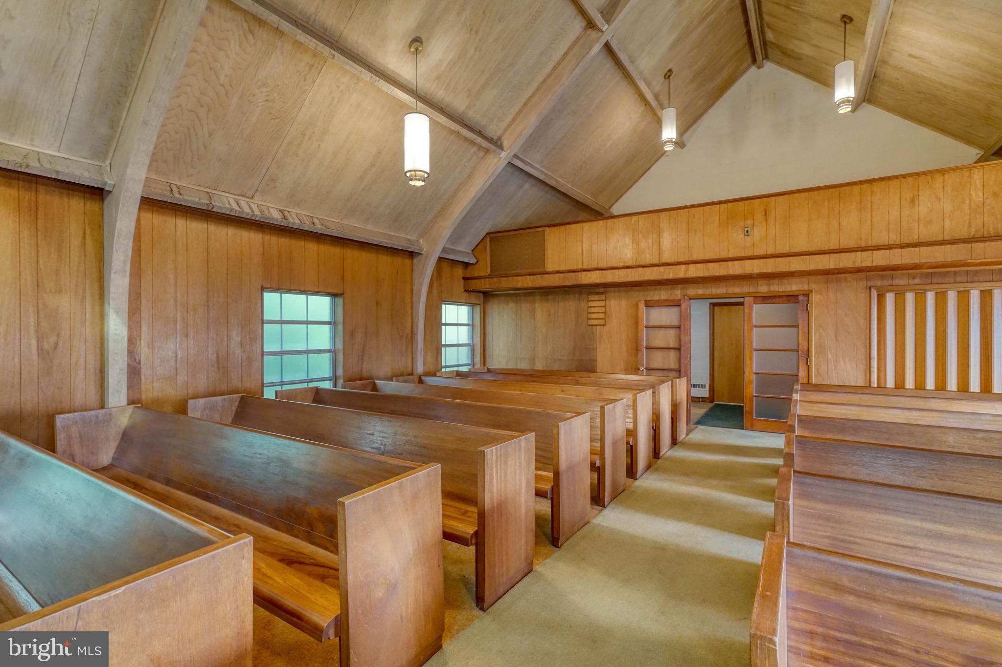 GREEN HILL - Commercial Sale