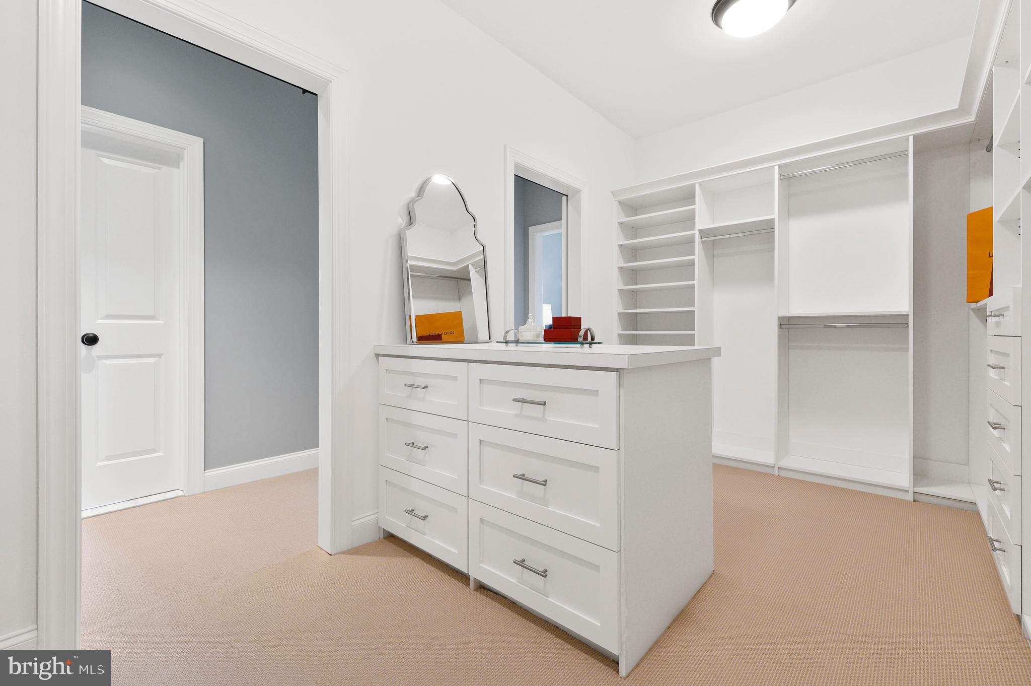 GLADWYNE - Residential