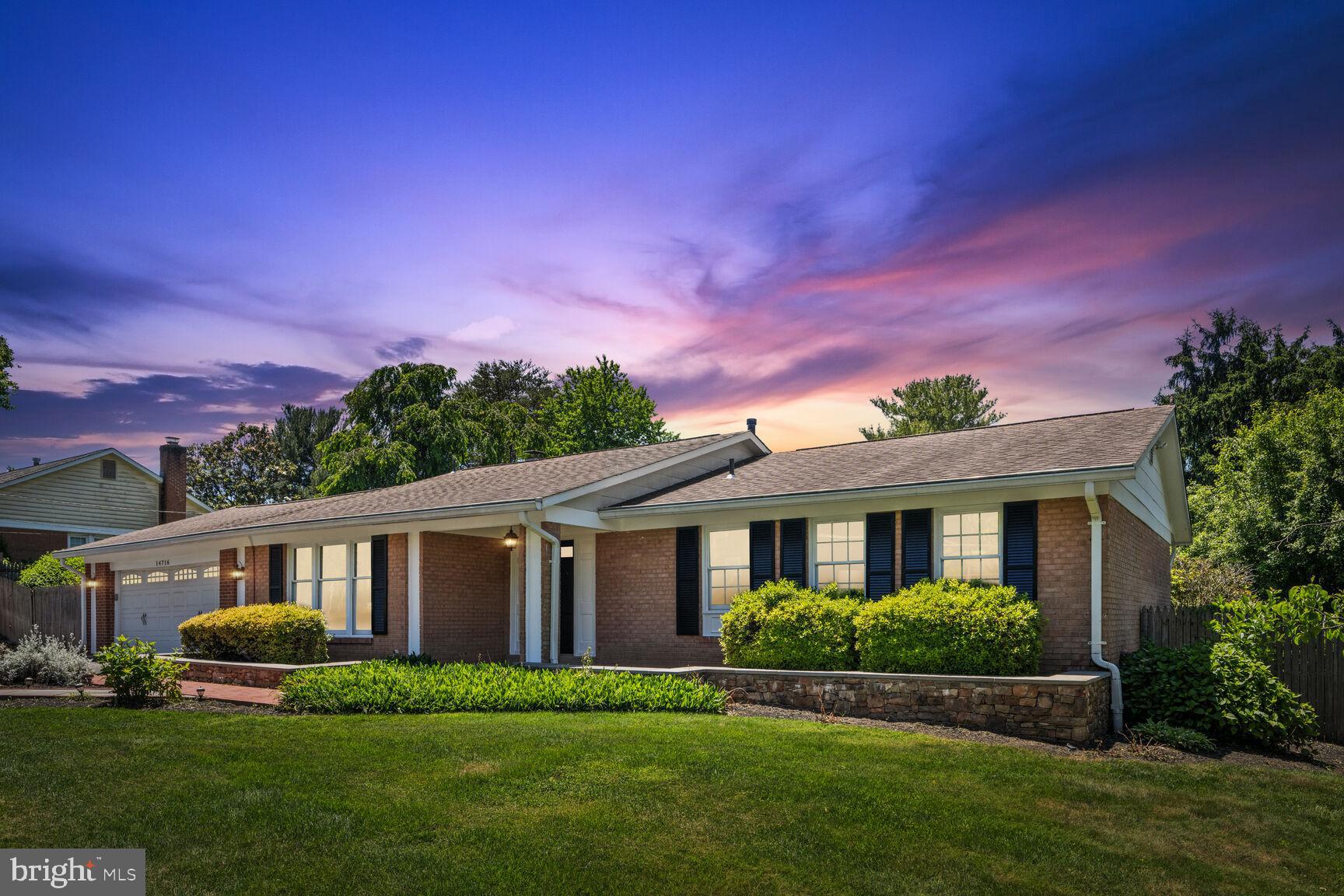 MANOR LAKE - Residential