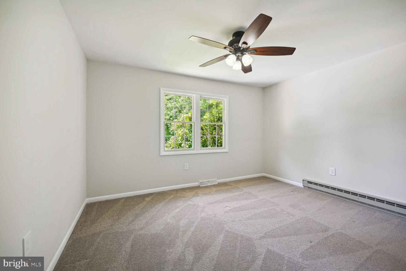 MANOR LAKE - Residential