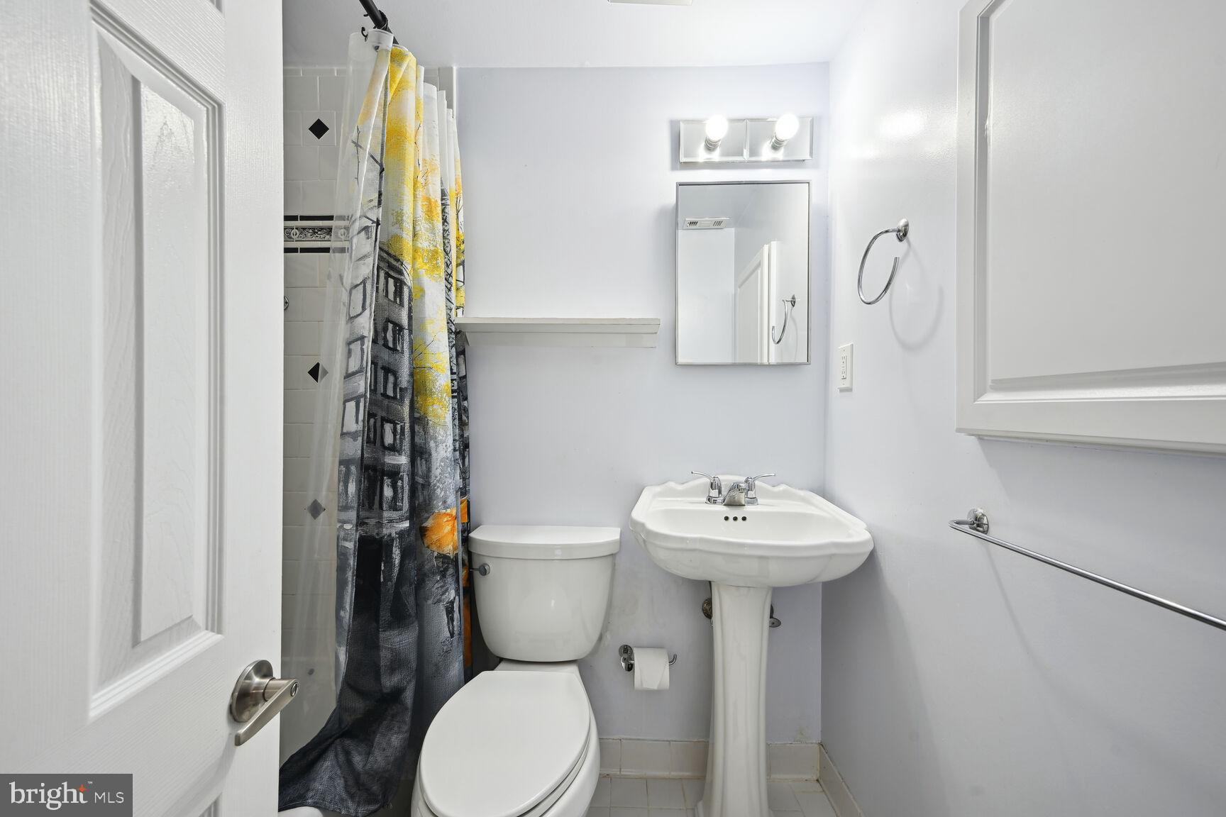 MANOR LAKE - Residential