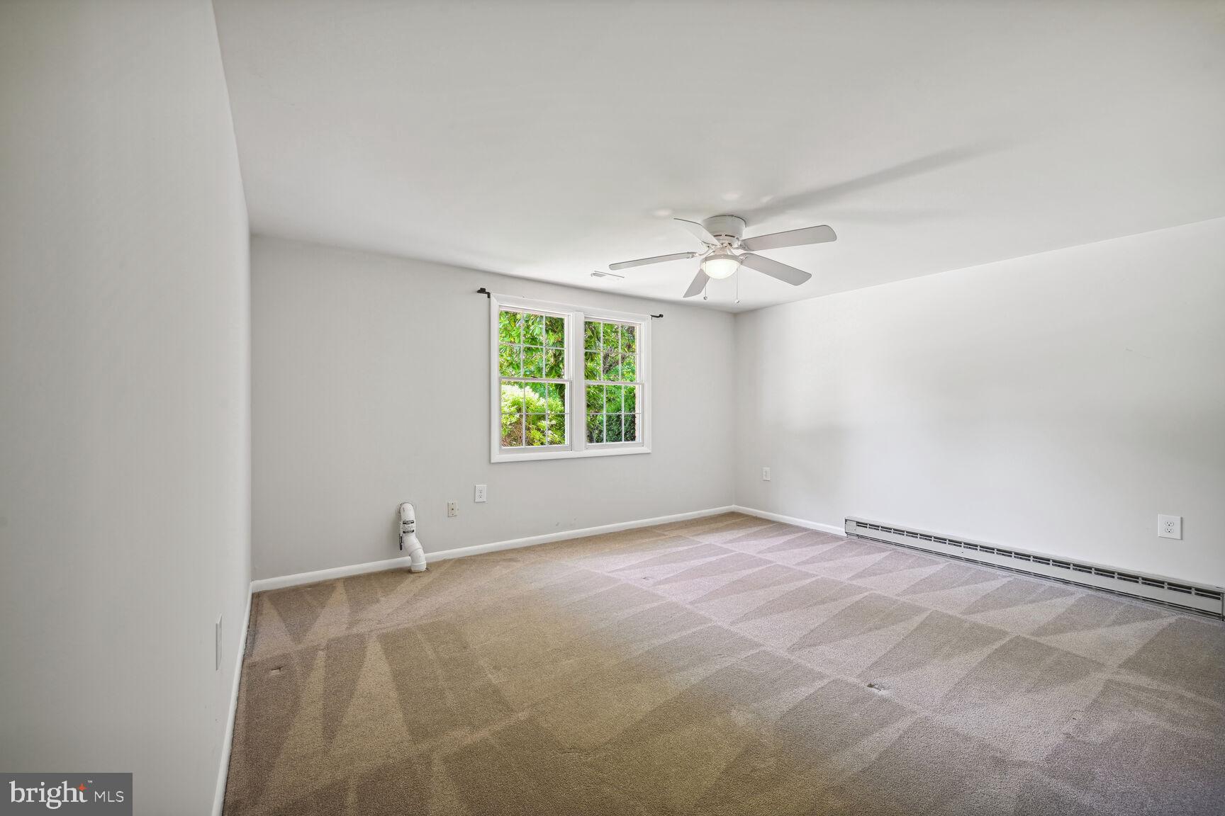 MANOR LAKE - Residential