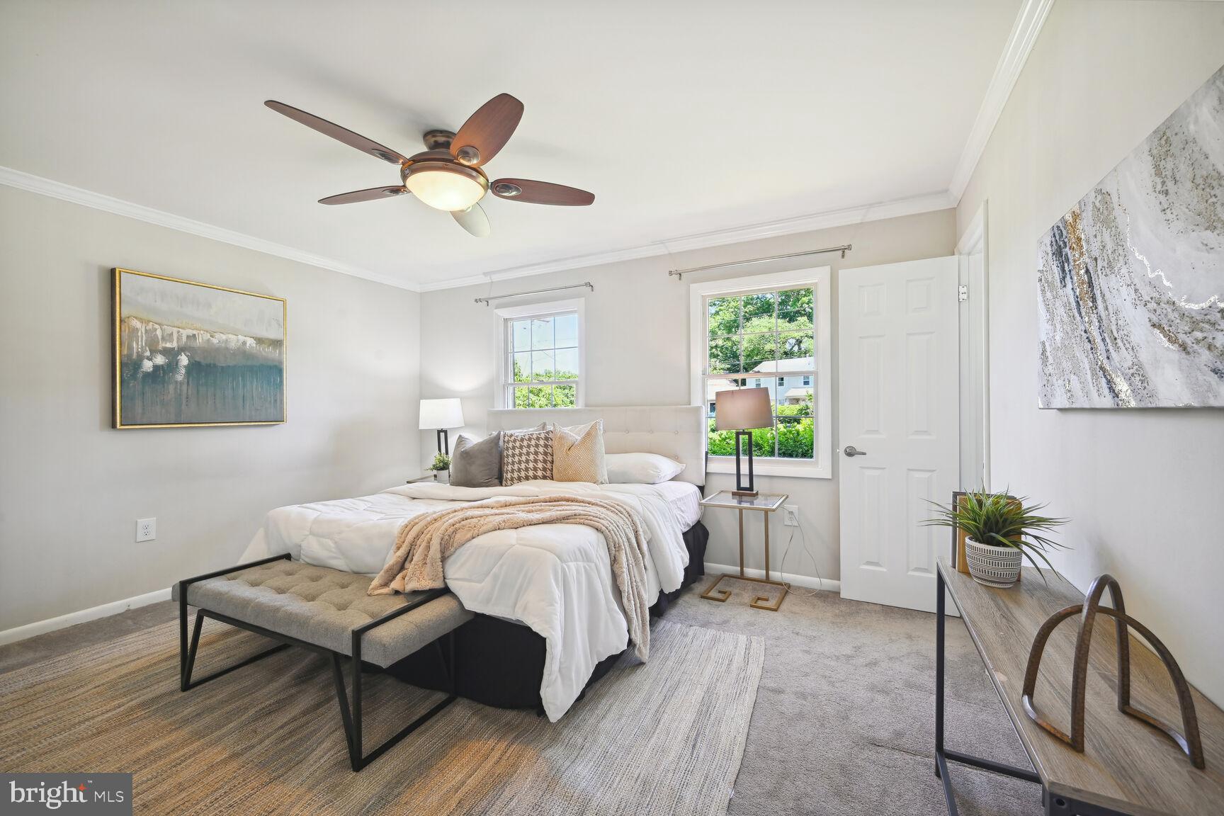 MANOR LAKE - Residential