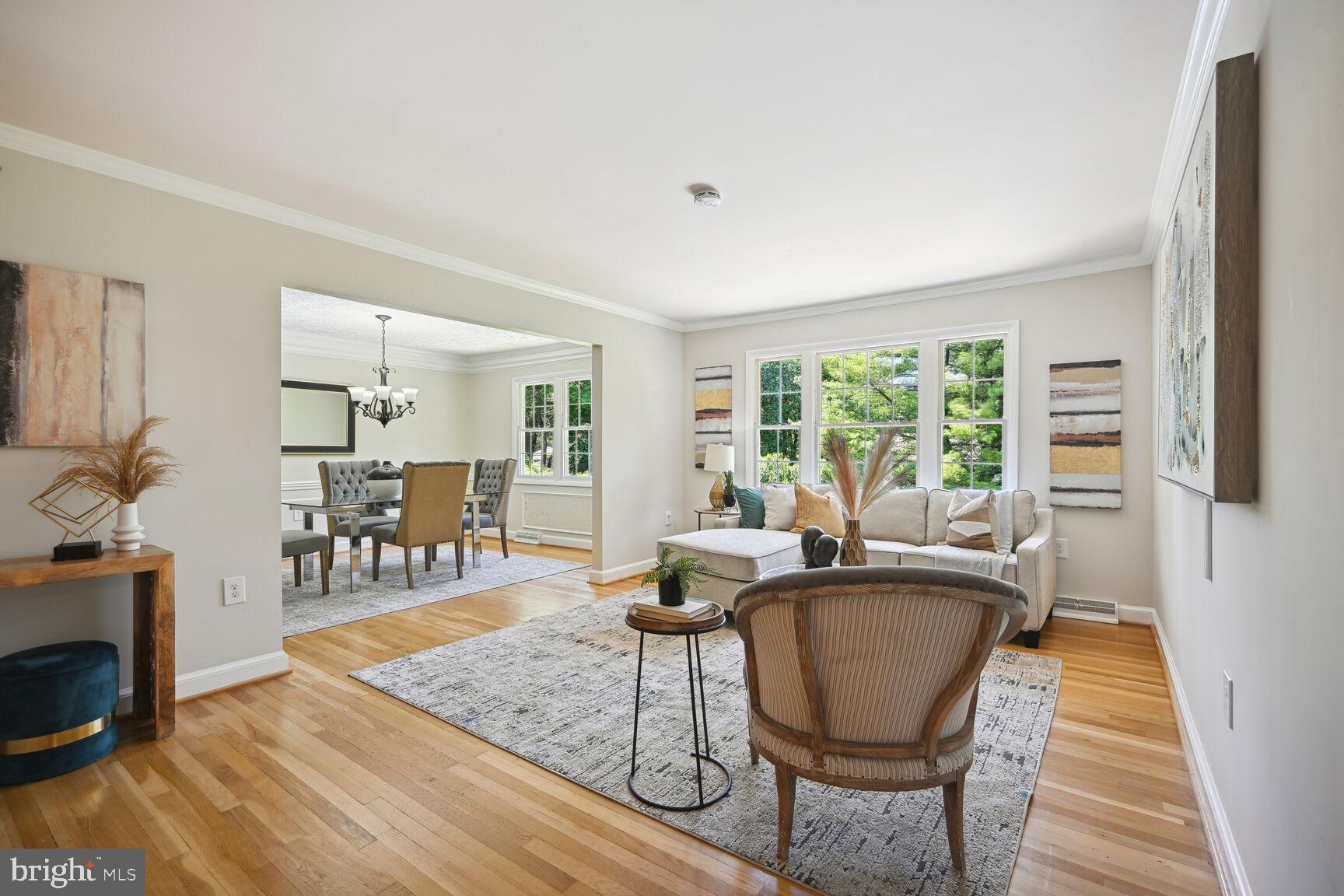 MANOR LAKE - Residential