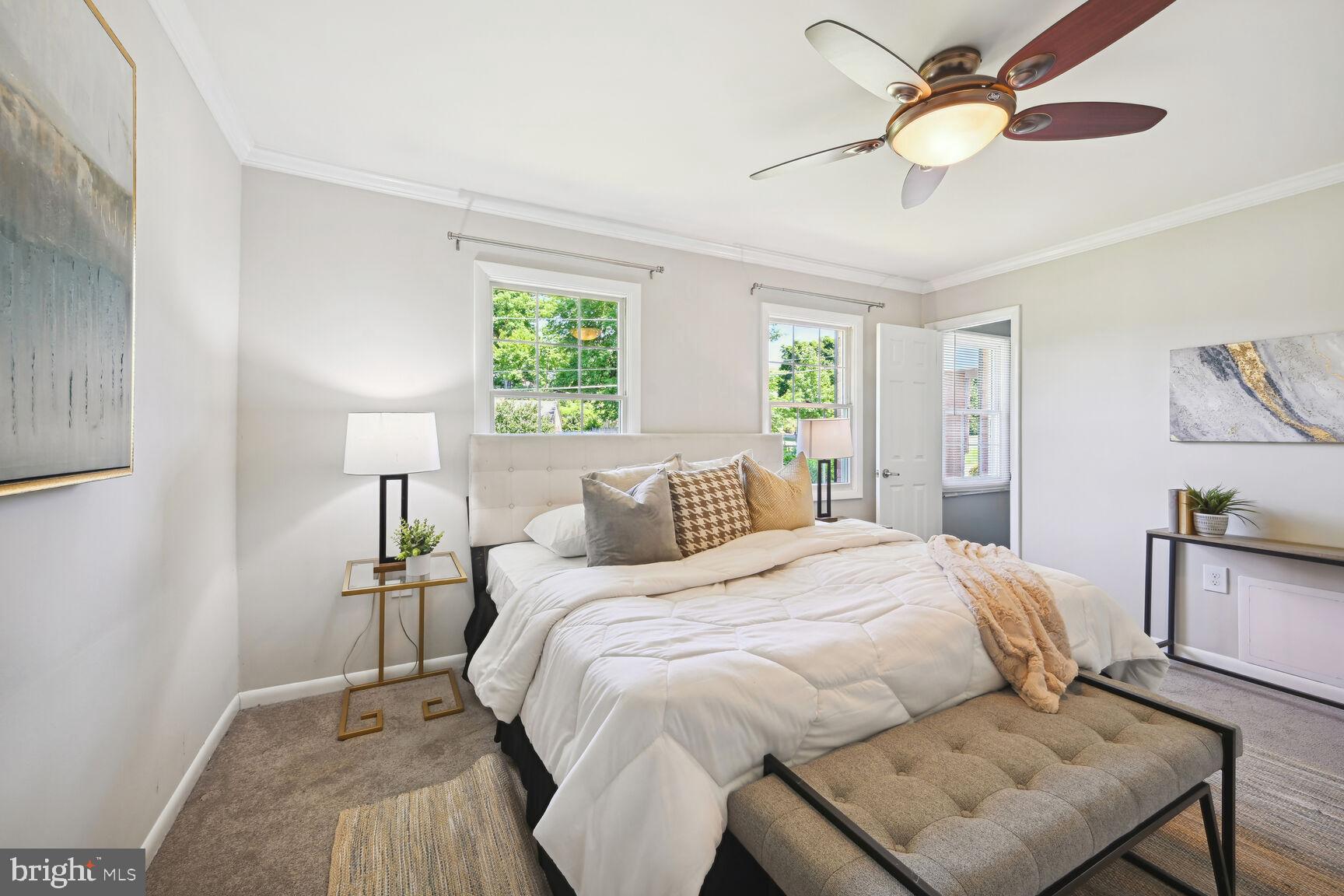 MANOR LAKE - Residential