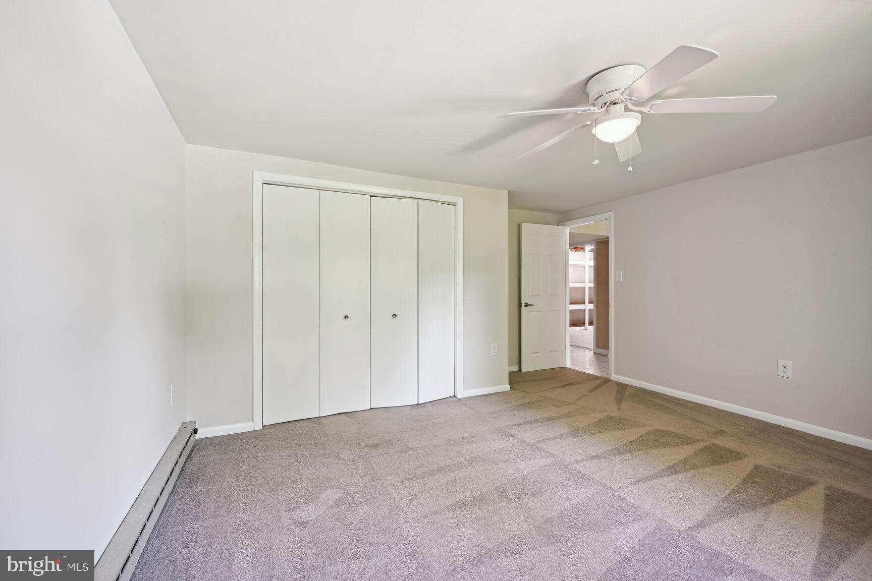 MANOR LAKE - Residential