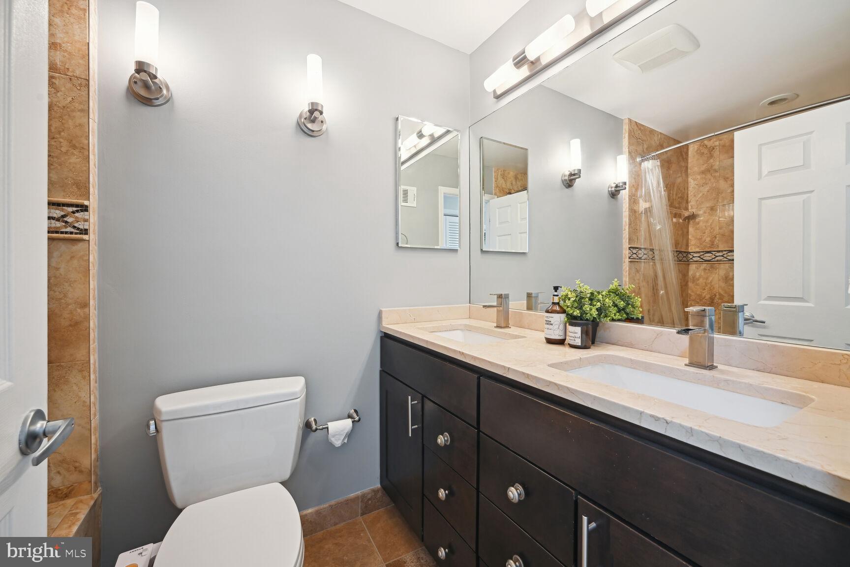 MANOR LAKE - Residential