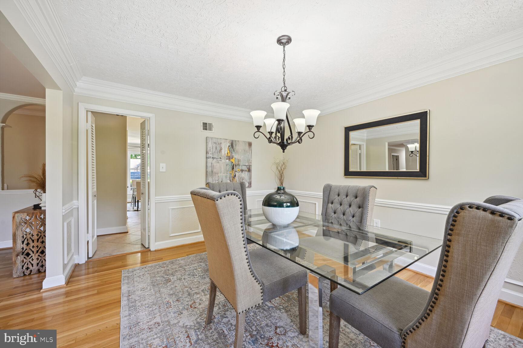 MANOR LAKE - Residential