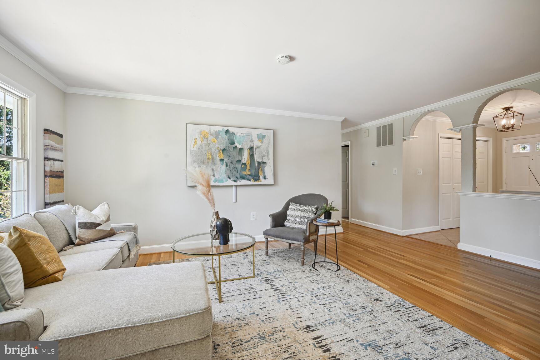 MANOR LAKE - Residential