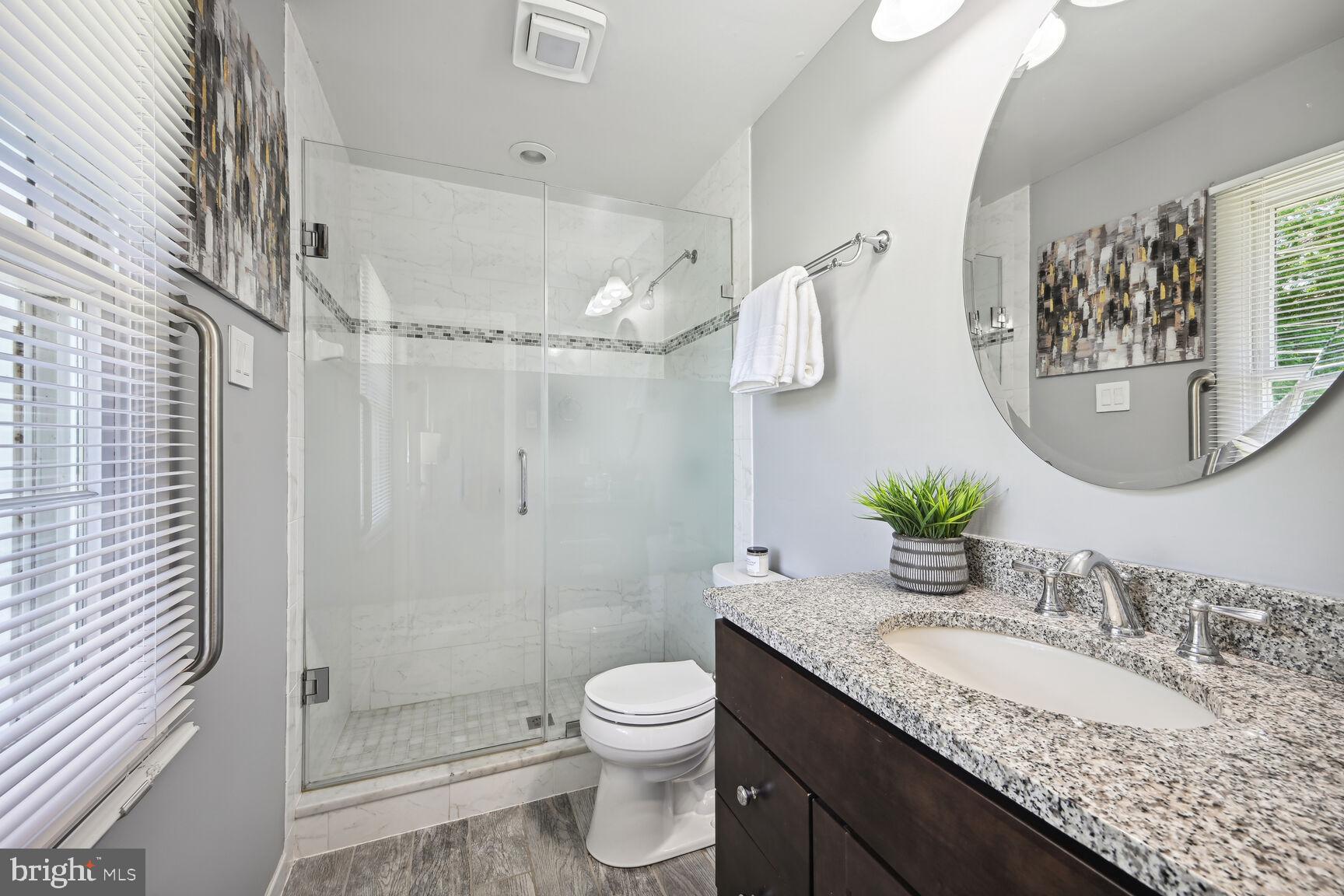 MANOR LAKE - Residential