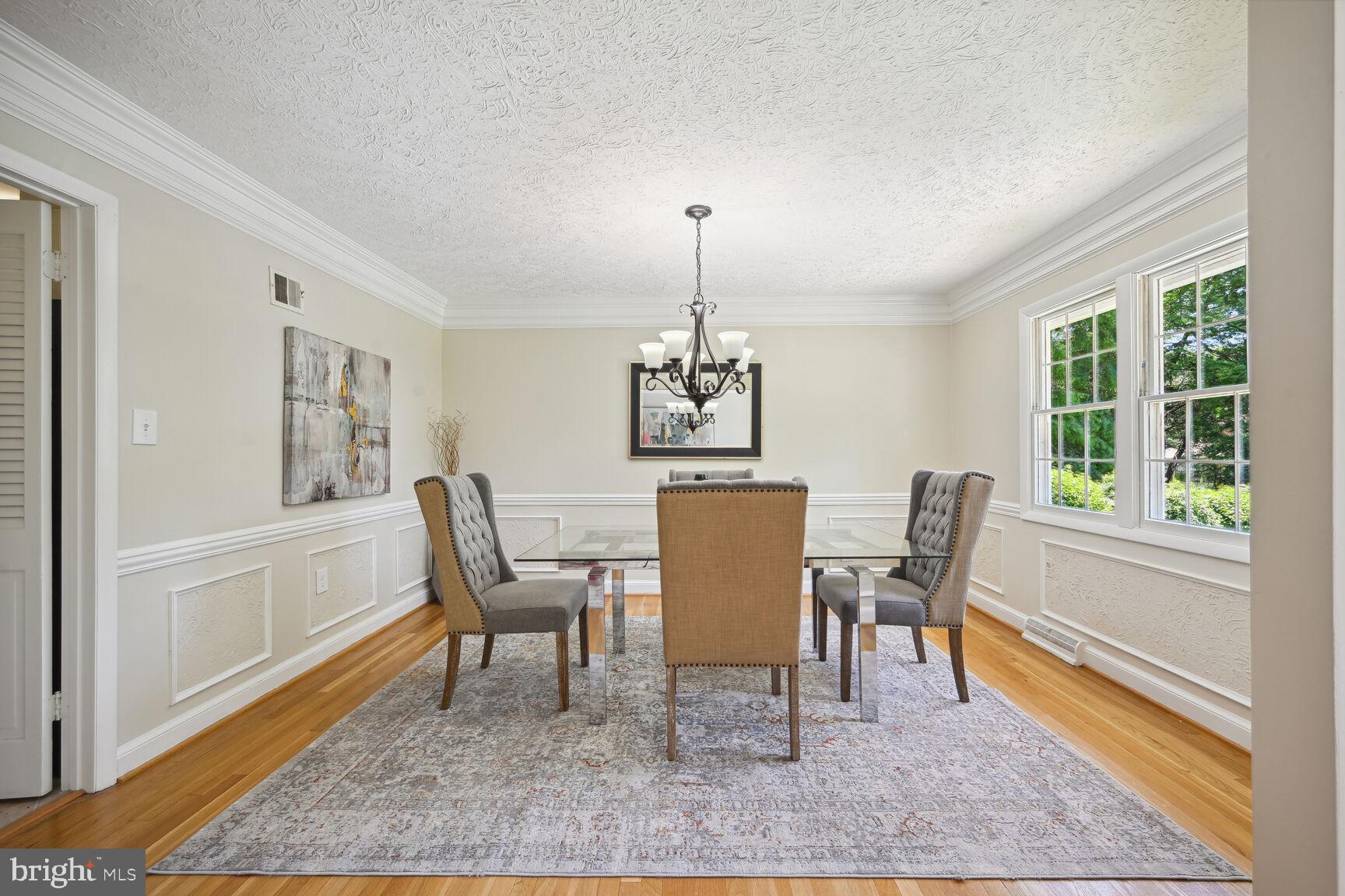 MANOR LAKE - Residential