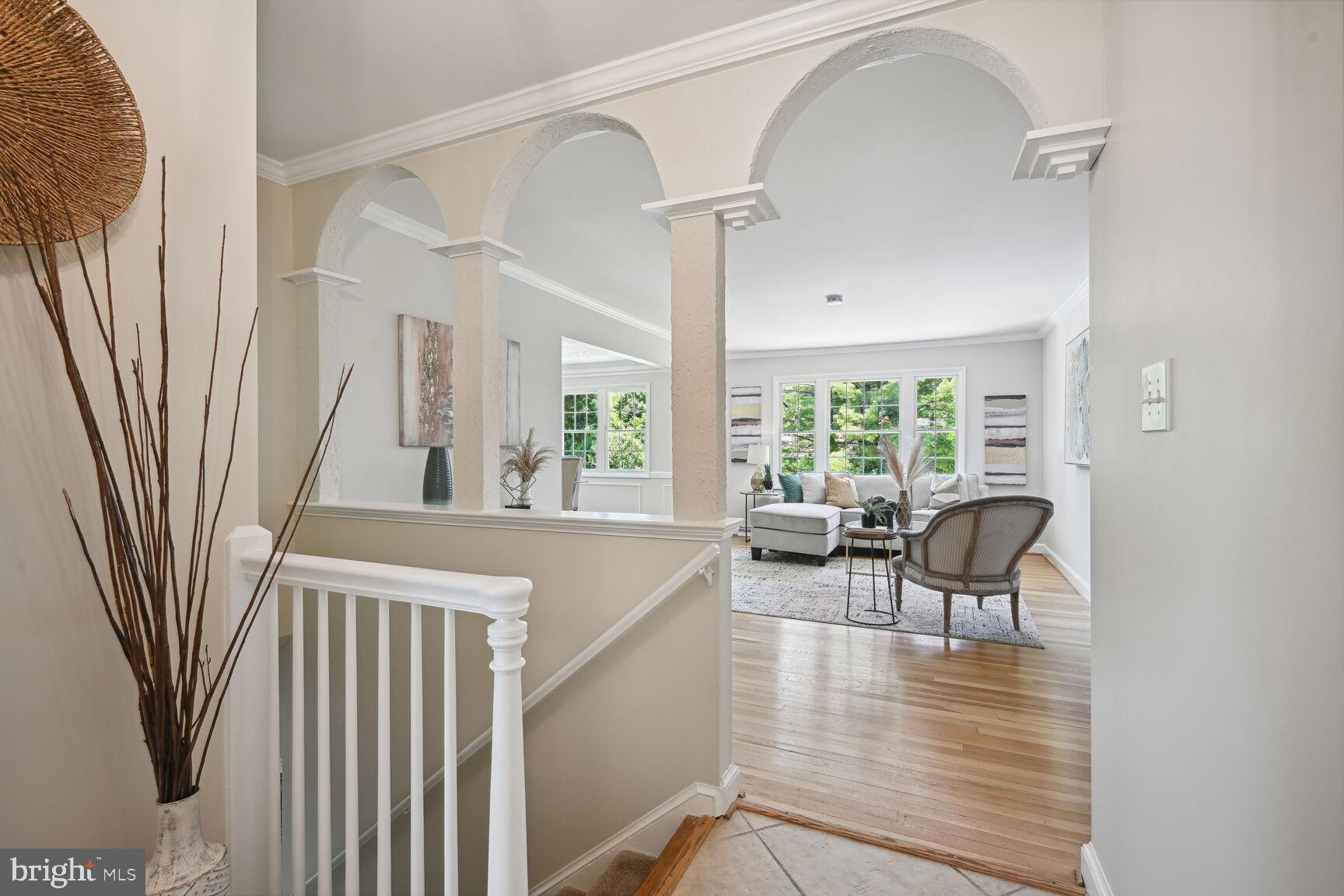 MANOR LAKE - Residential