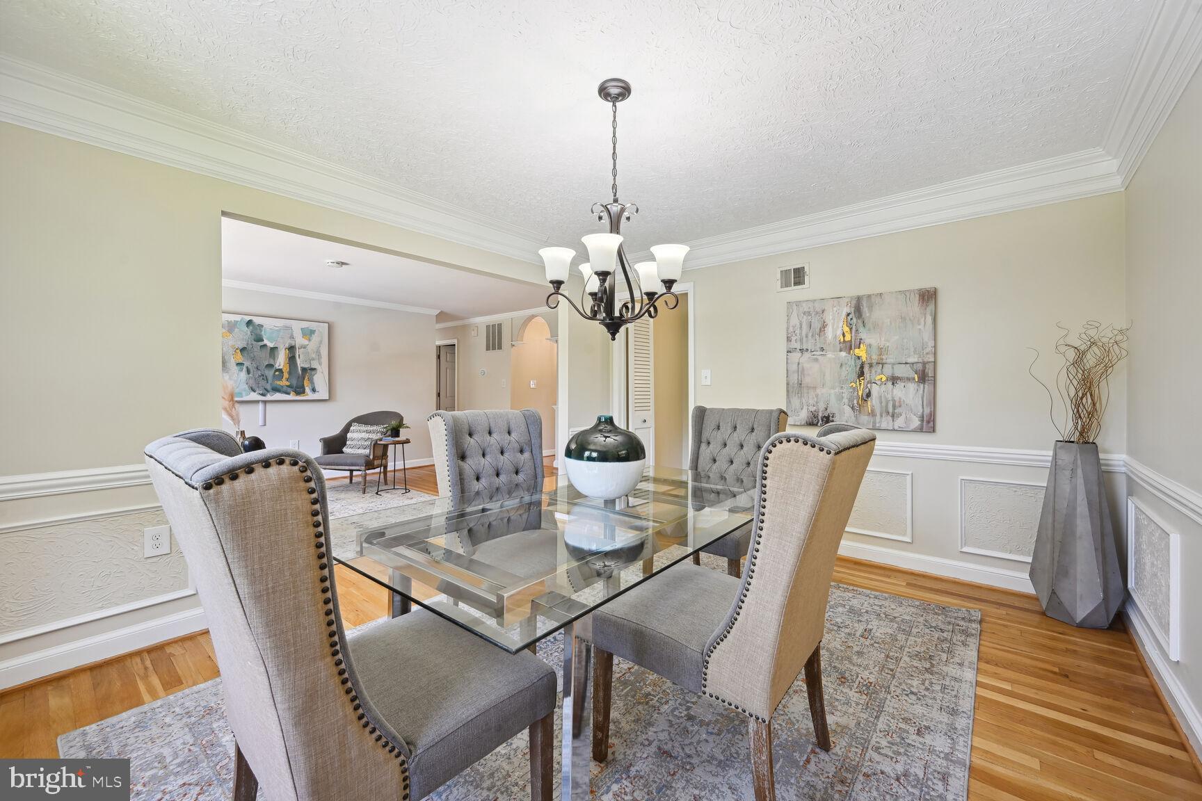 MANOR LAKE - Residential