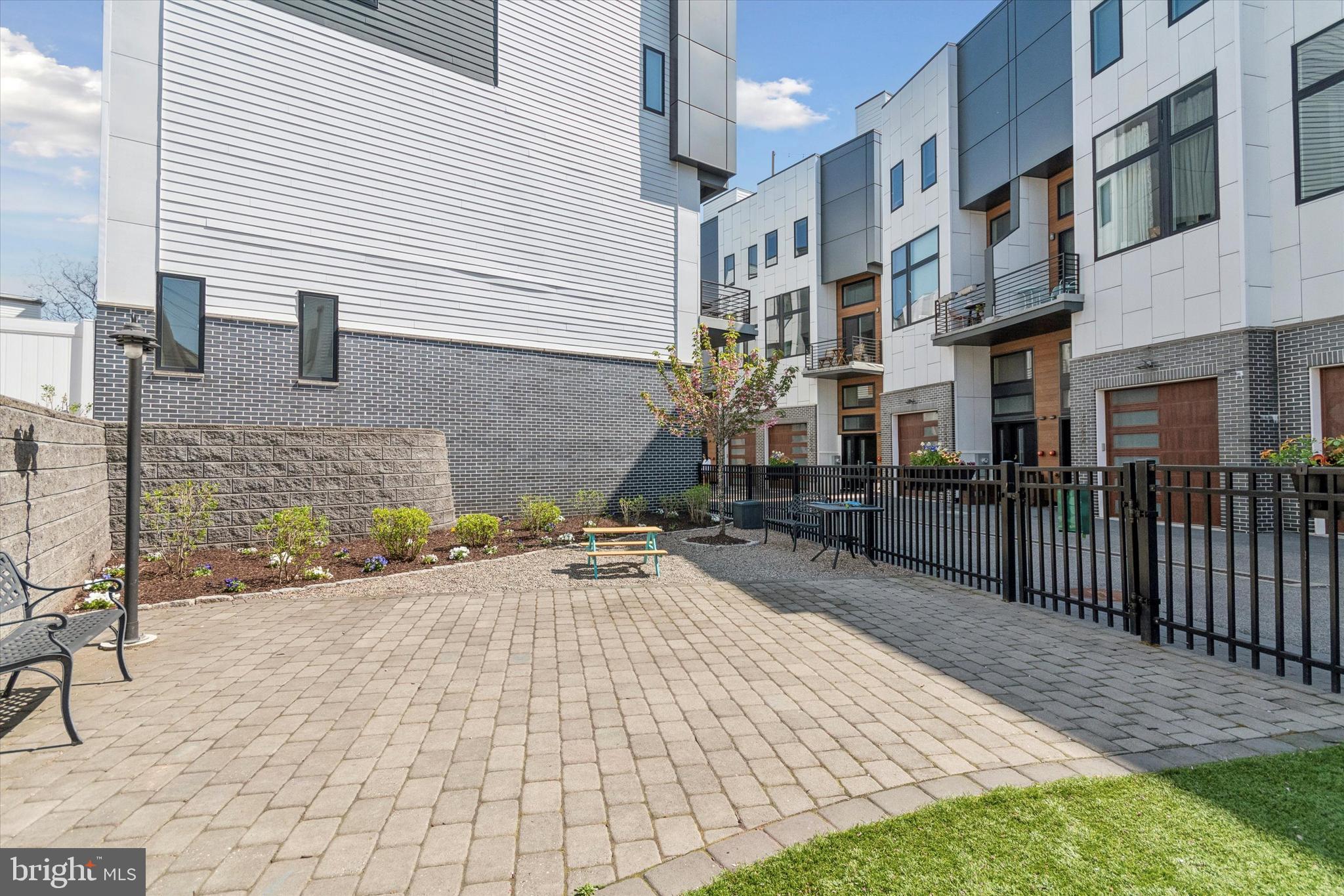 GRADUATE HOSPITAL - Residential