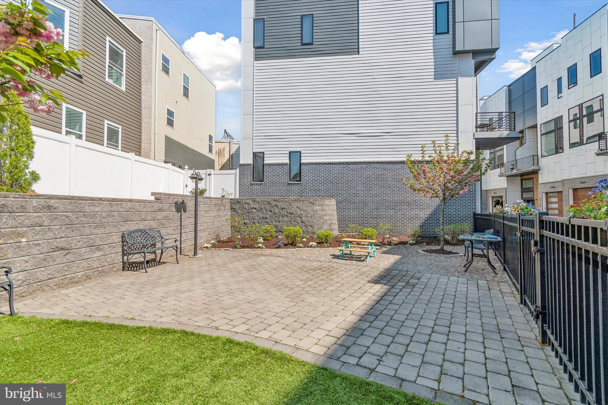 GRADUATE HOSPITAL - Residential