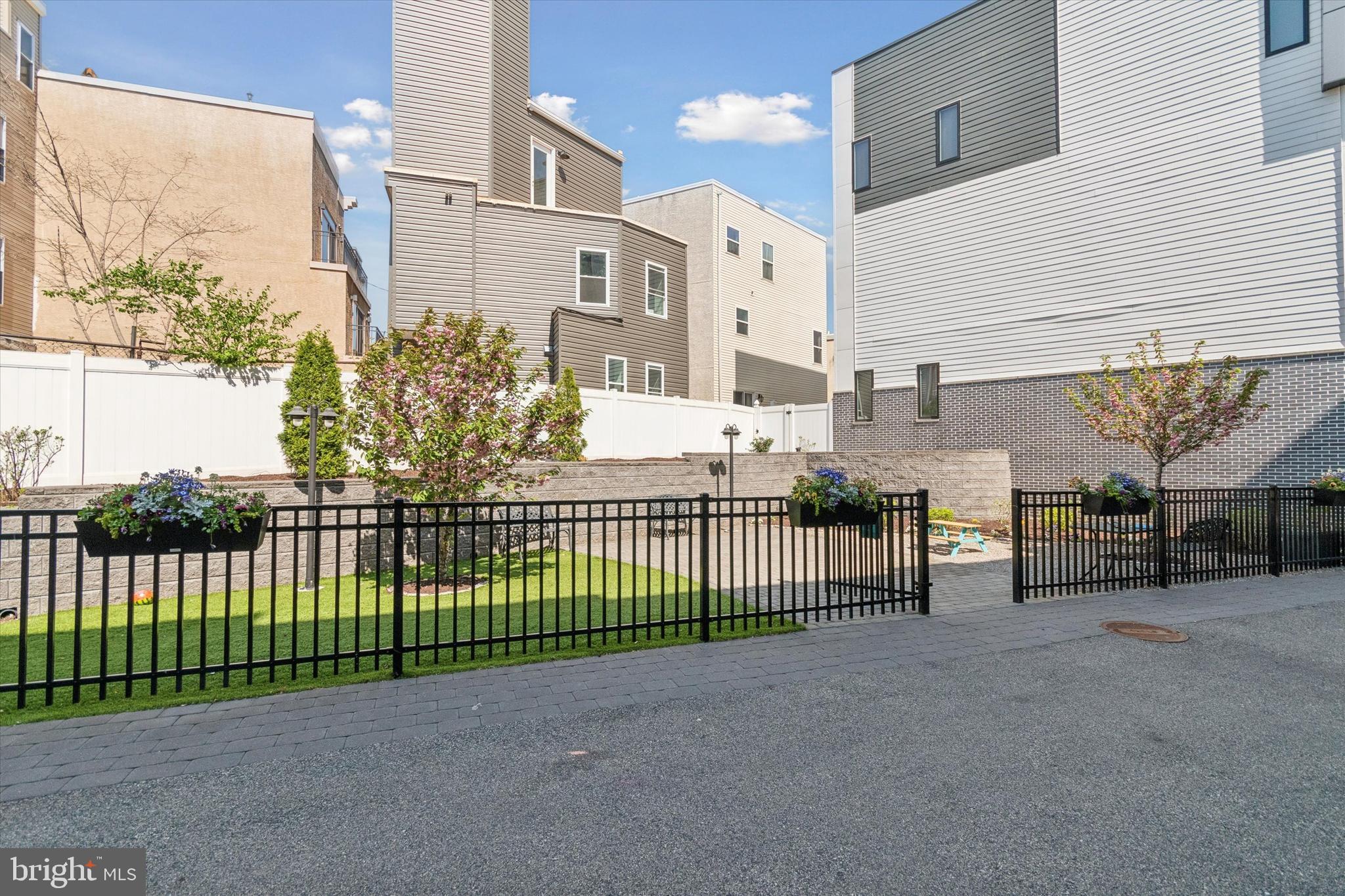 GRADUATE HOSPITAL - Residential