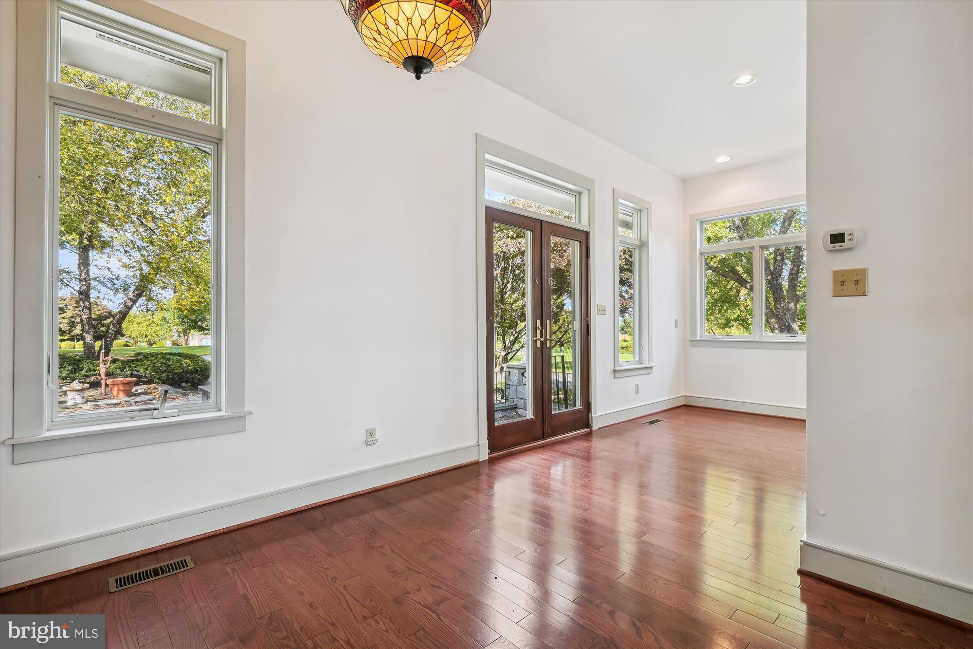 GOVERNORS MANOR - Residential