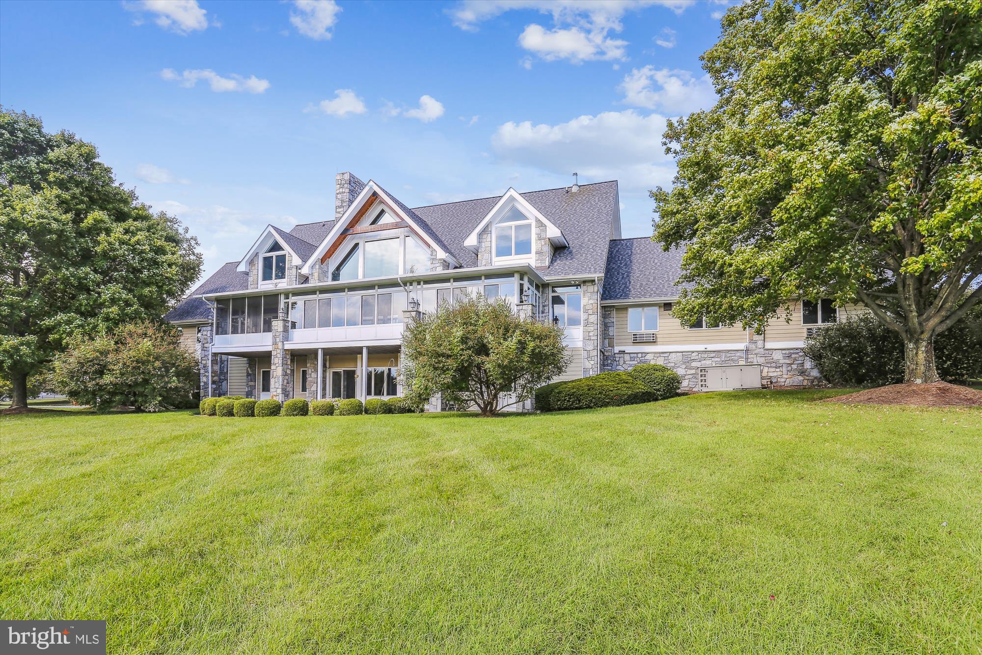 GOVERNORS MANOR - Residential