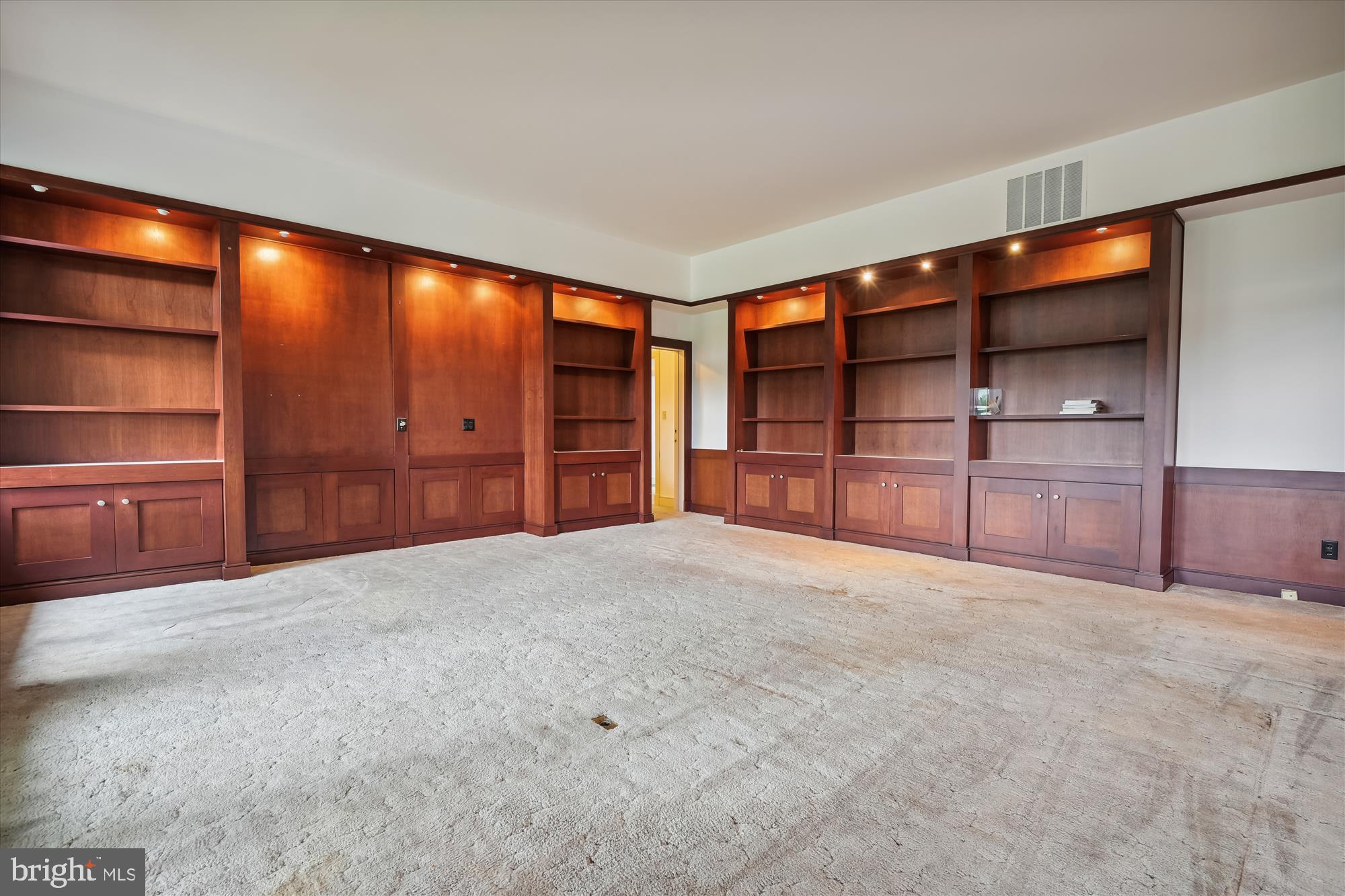 GOVERNORS MANOR - Residential