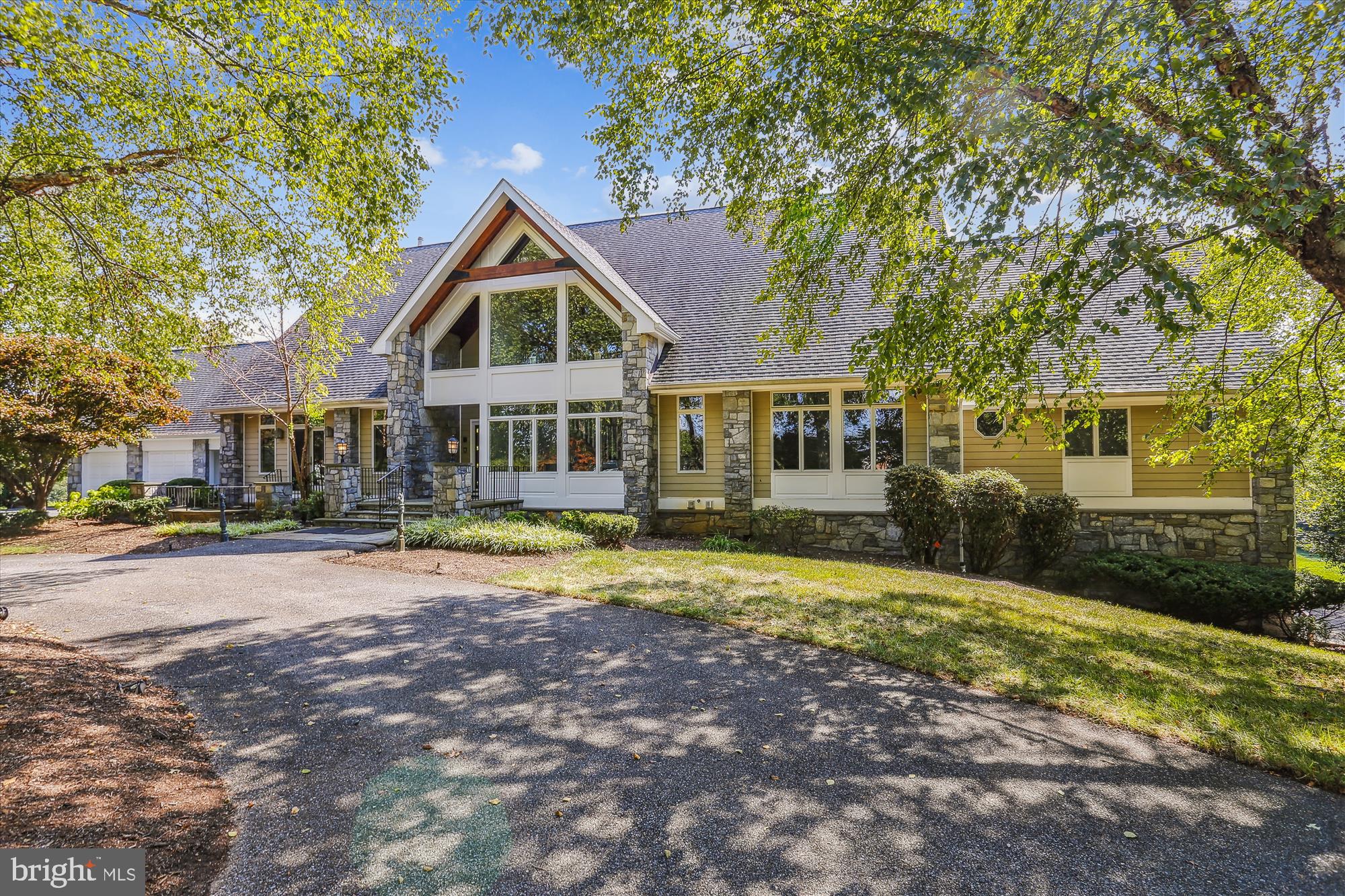 GOVERNORS MANOR - Residential