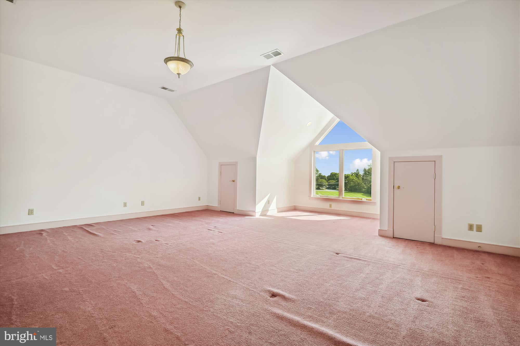 GOVERNORS MANOR - Residential