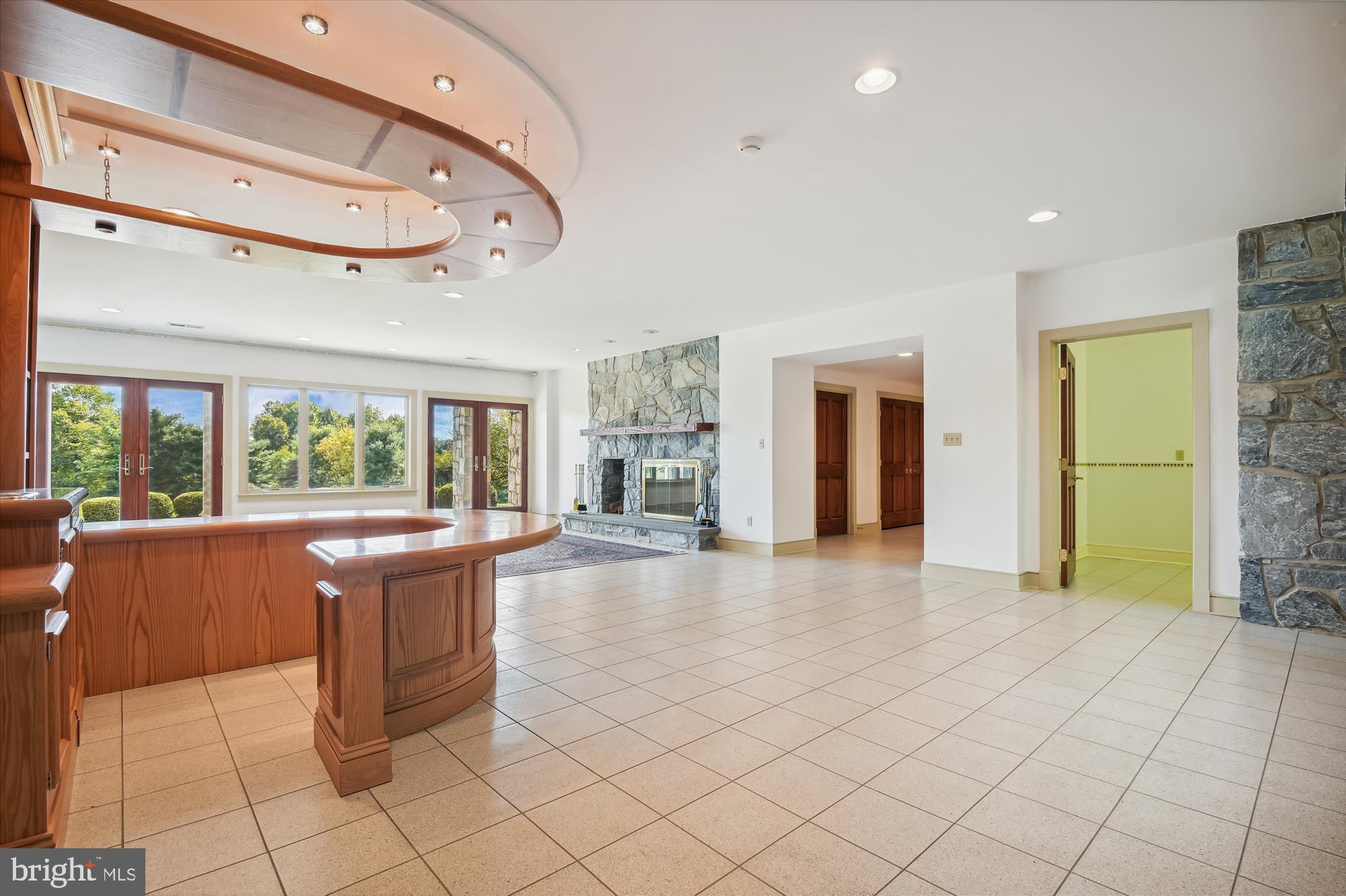 GOVERNORS MANOR - Residential