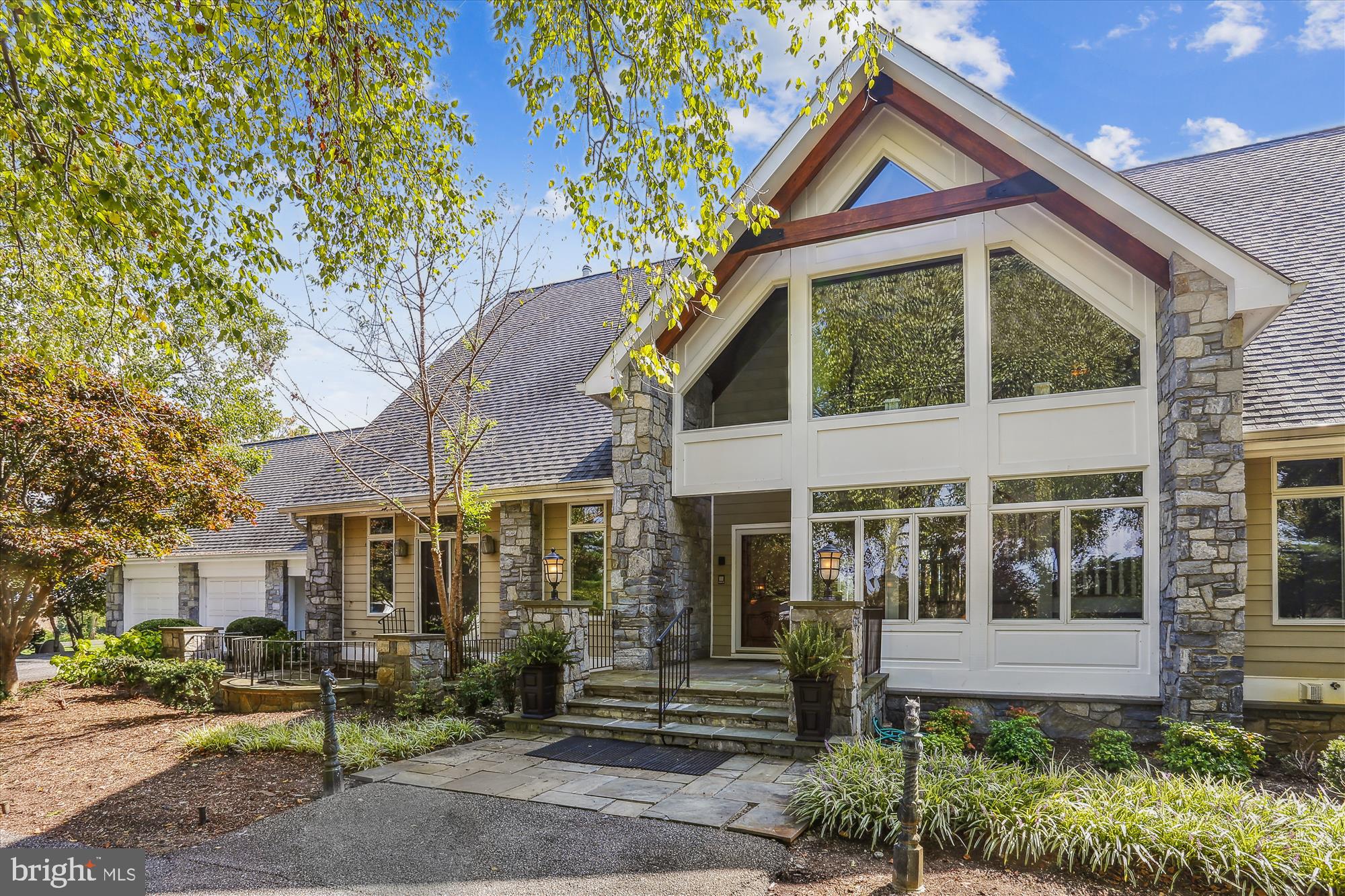 GOVERNORS MANOR - Residential