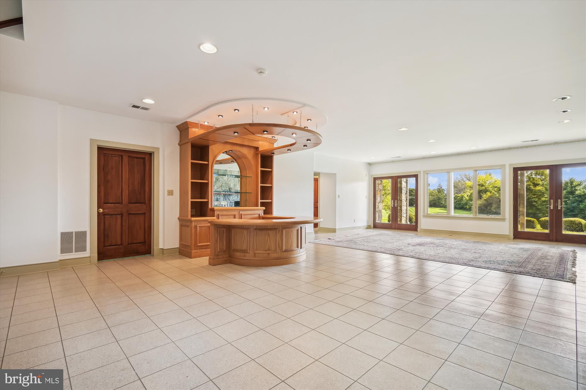 GOVERNORS MANOR - Residential