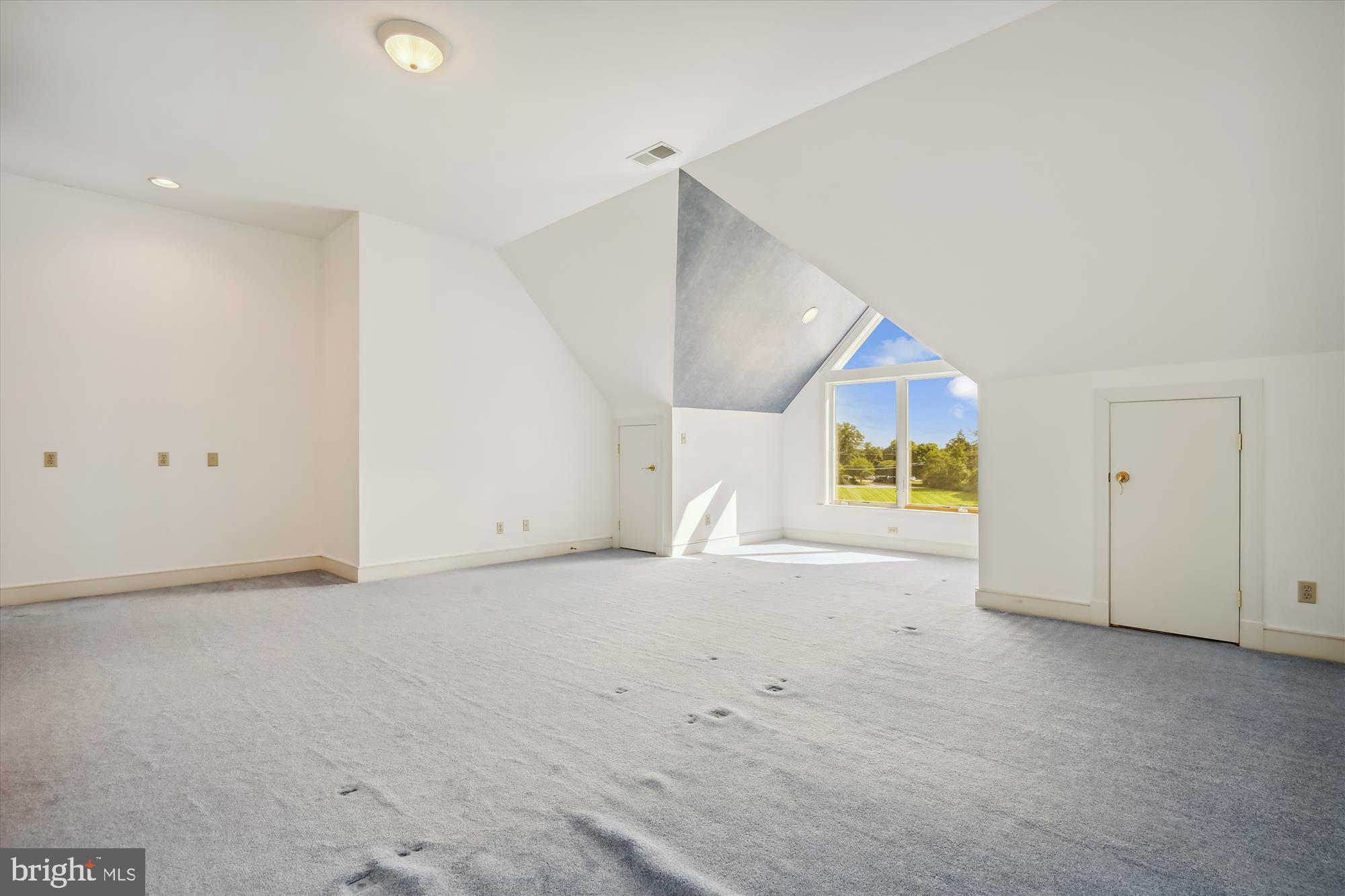 GOVERNORS MANOR - Residential