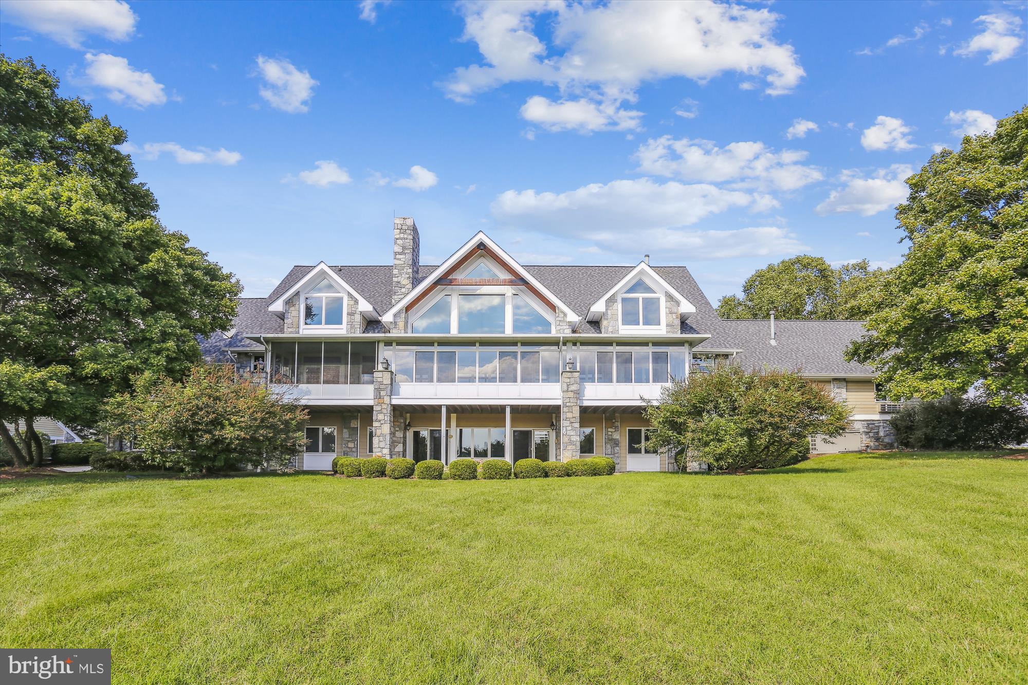 GOVERNORS MANOR - Residential