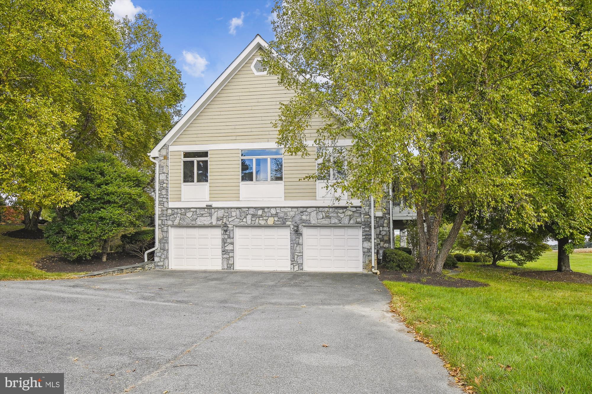 GOVERNORS MANOR - Residential