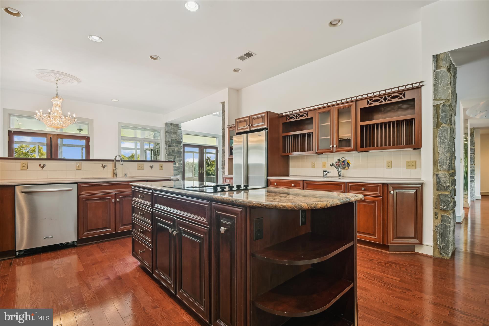 GOVERNORS MANOR - Residential