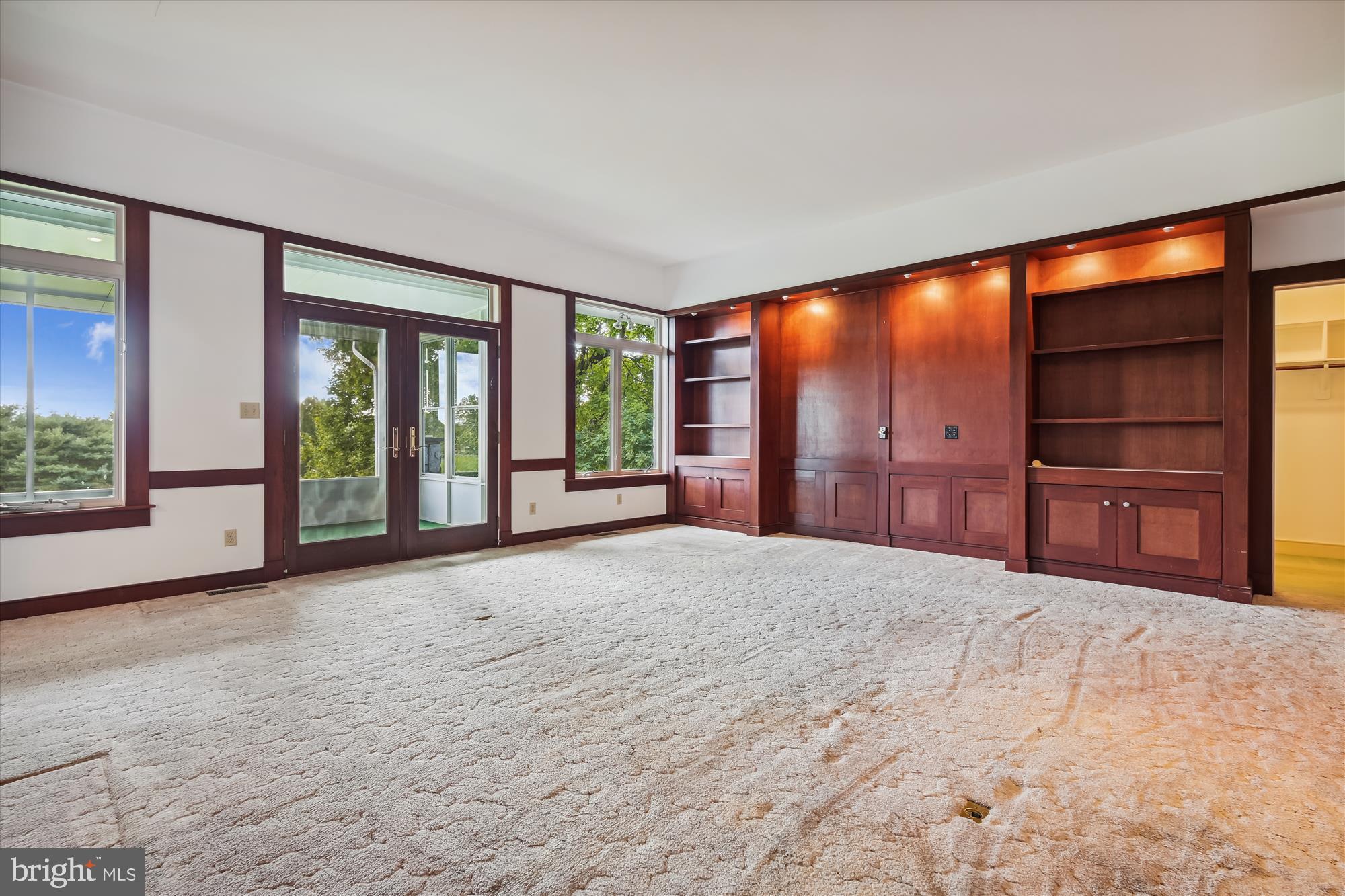 GOVERNORS MANOR - Residential