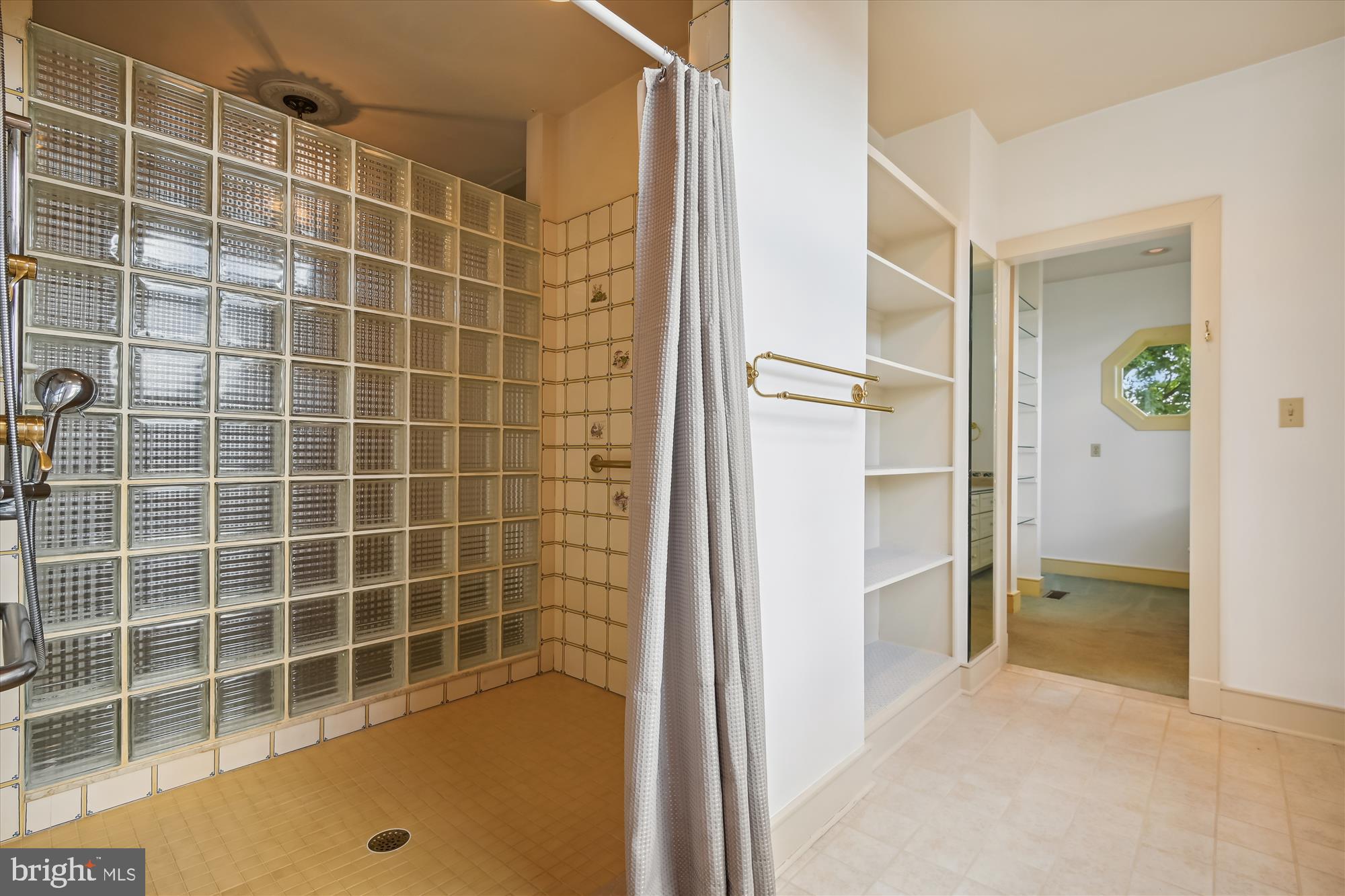 GOVERNORS MANOR - Residential