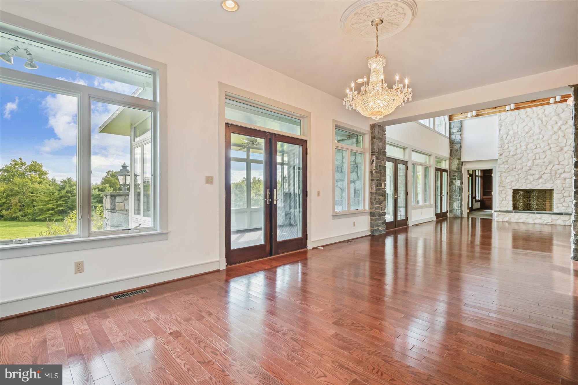 GOVERNORS MANOR - Residential