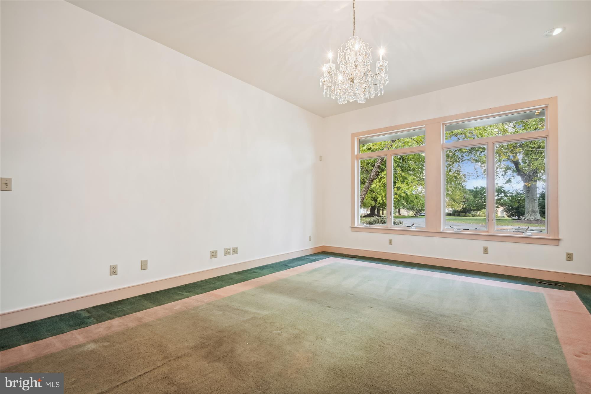 GOVERNORS MANOR - Residential