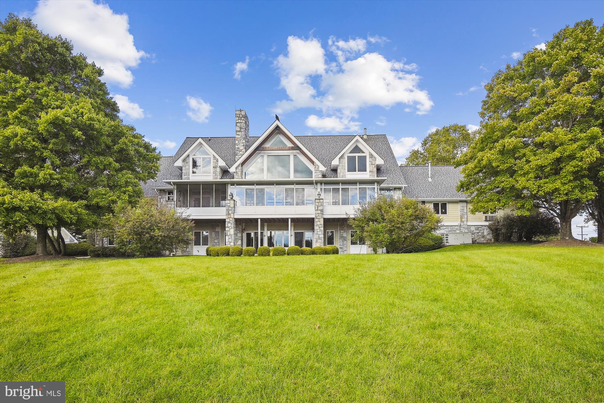 GOVERNORS MANOR - Residential