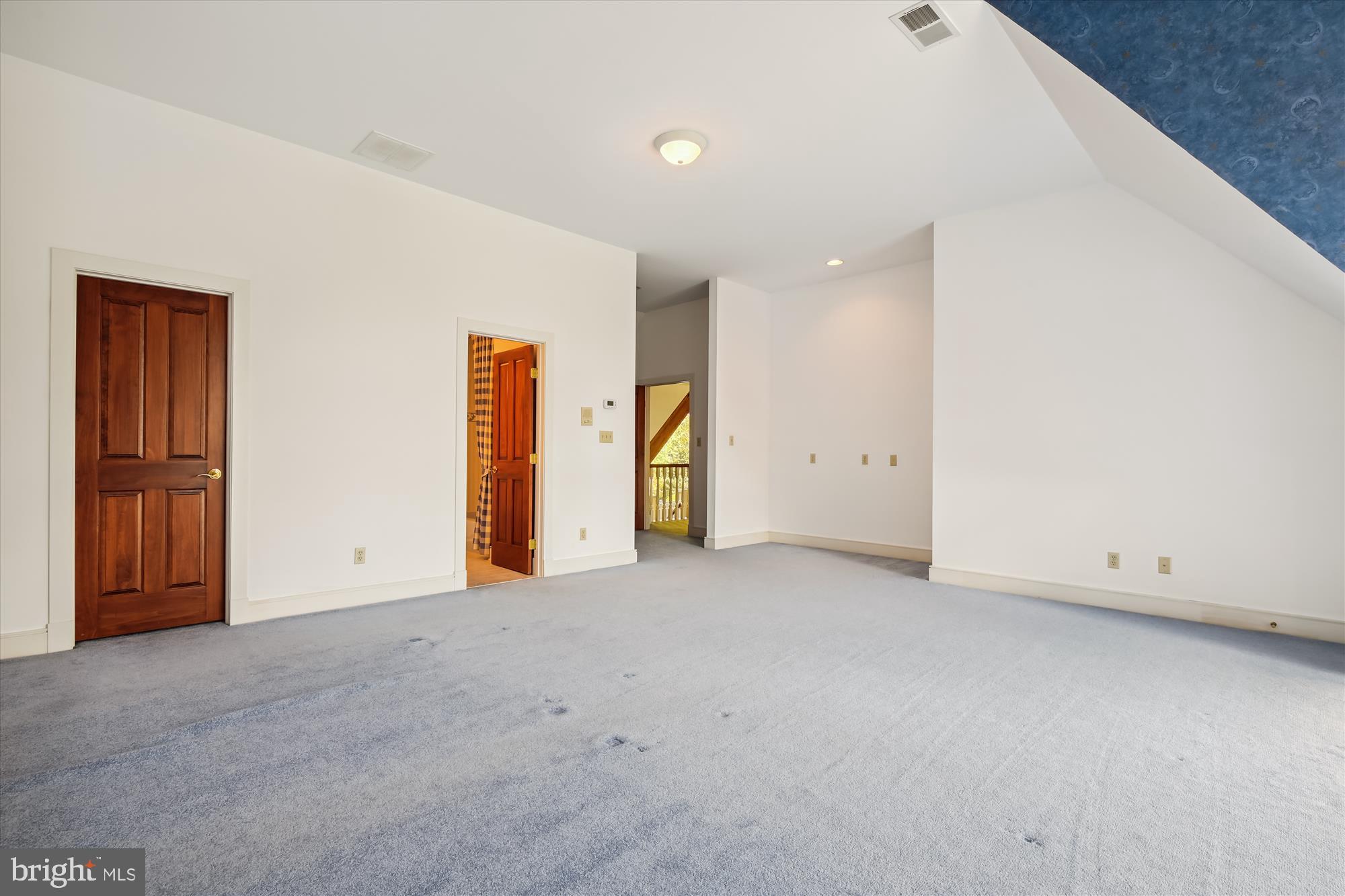 GOVERNORS MANOR - Residential