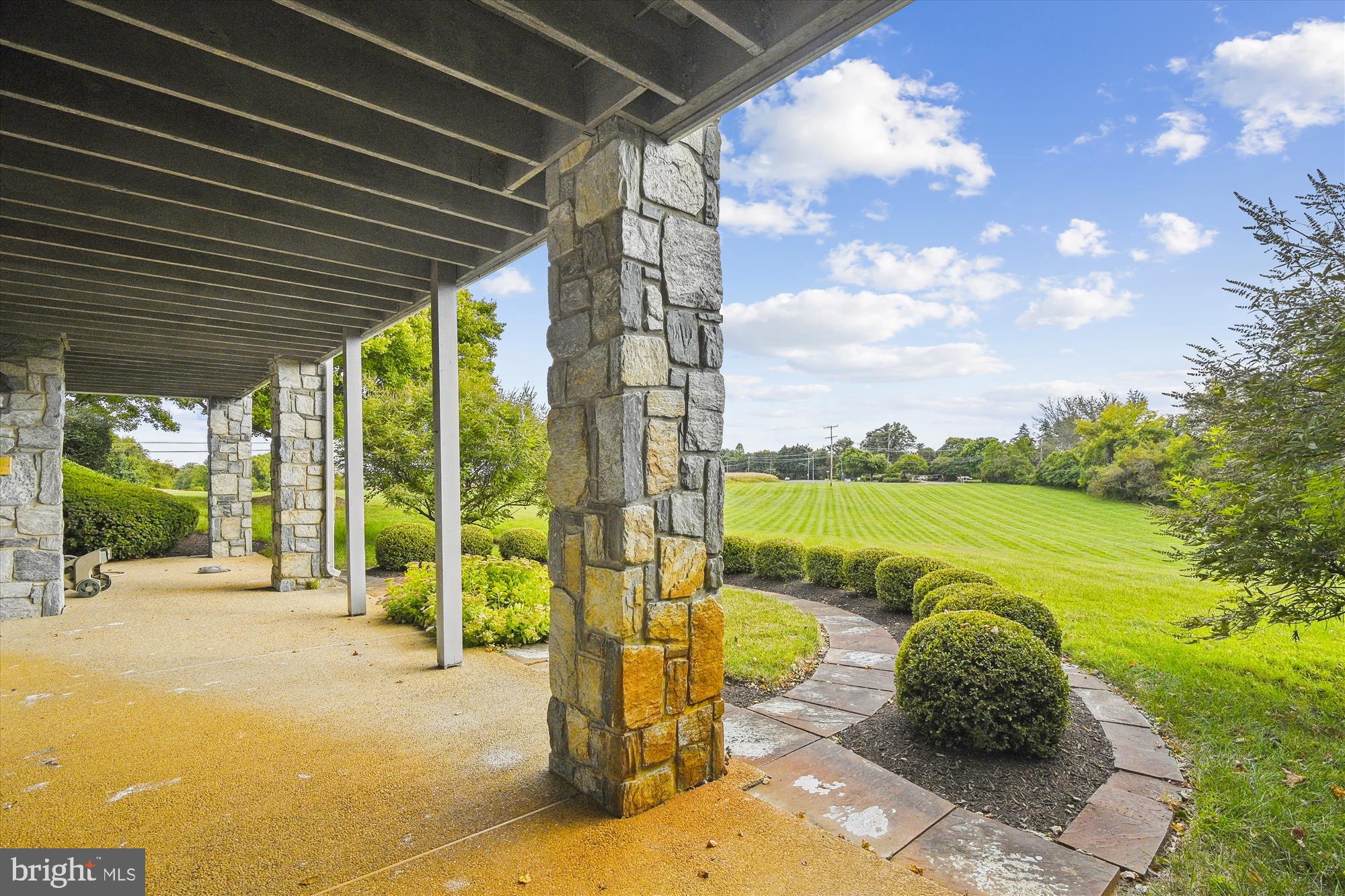 GOVERNORS MANOR - Residential