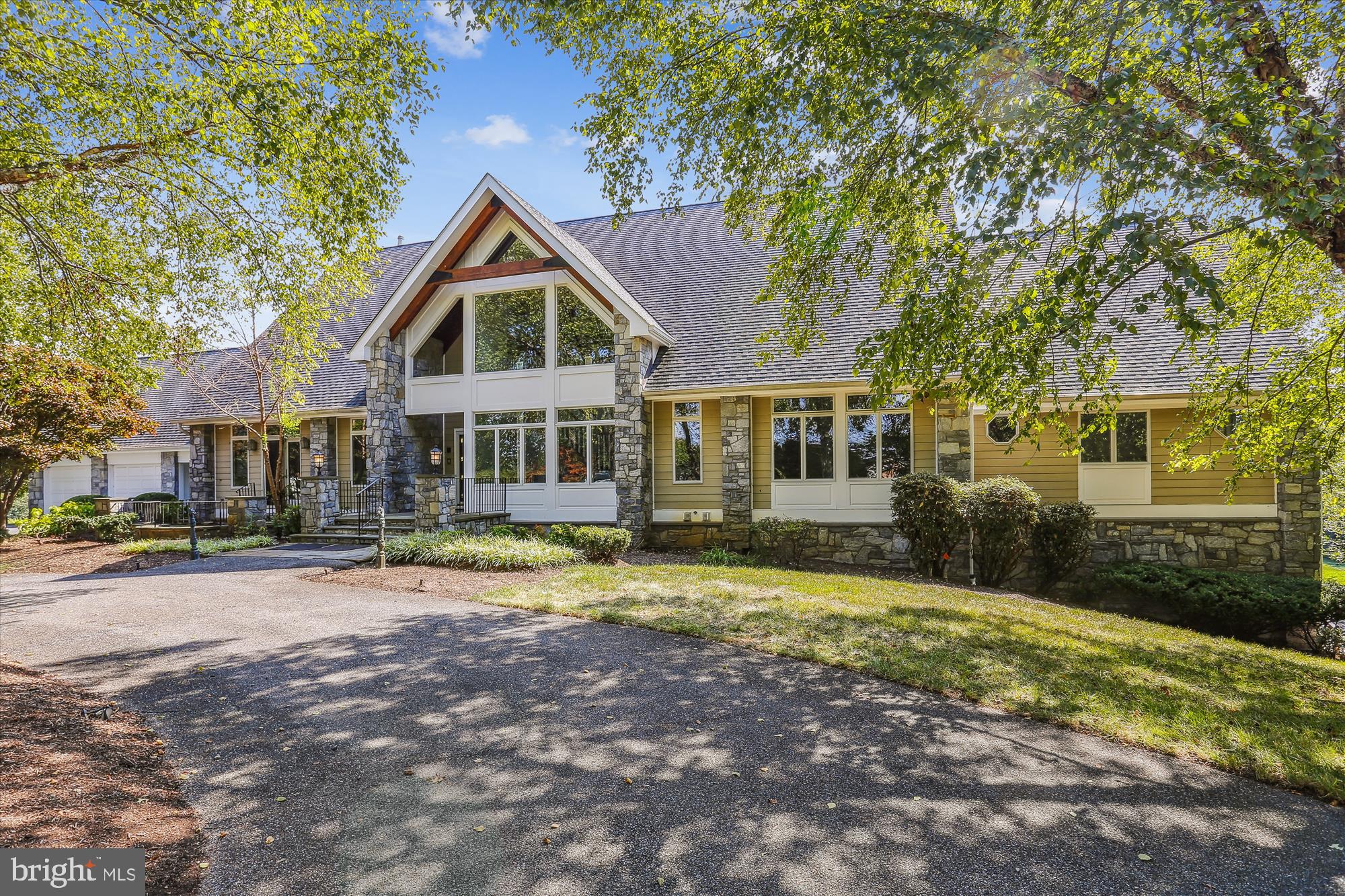 GOVERNORS MANOR - Residential