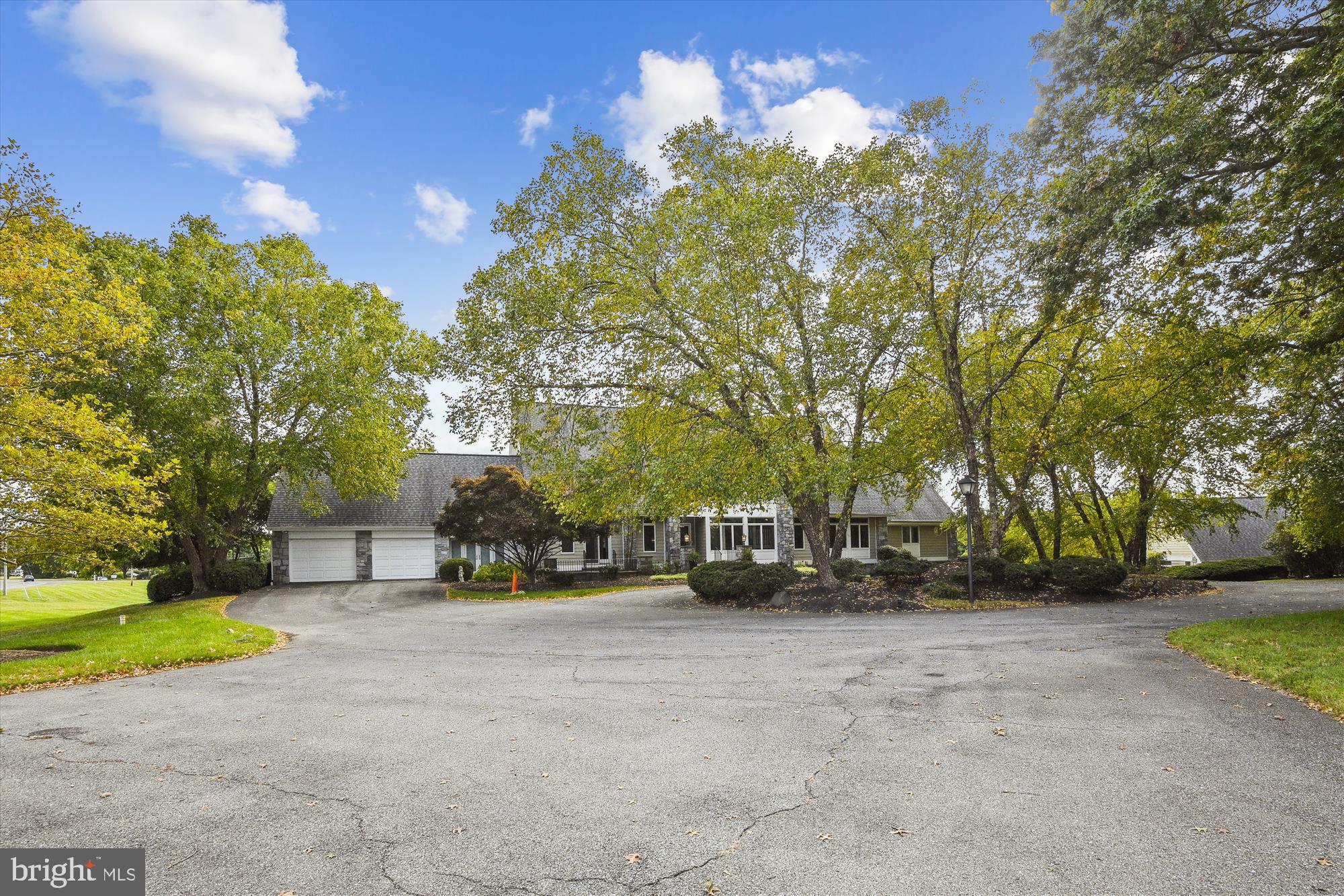 GOVERNORS MANOR - Residential