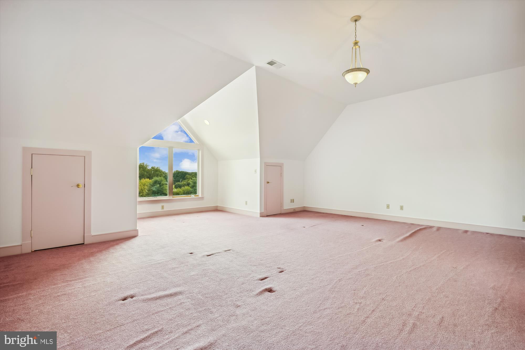 GOVERNORS MANOR - Residential